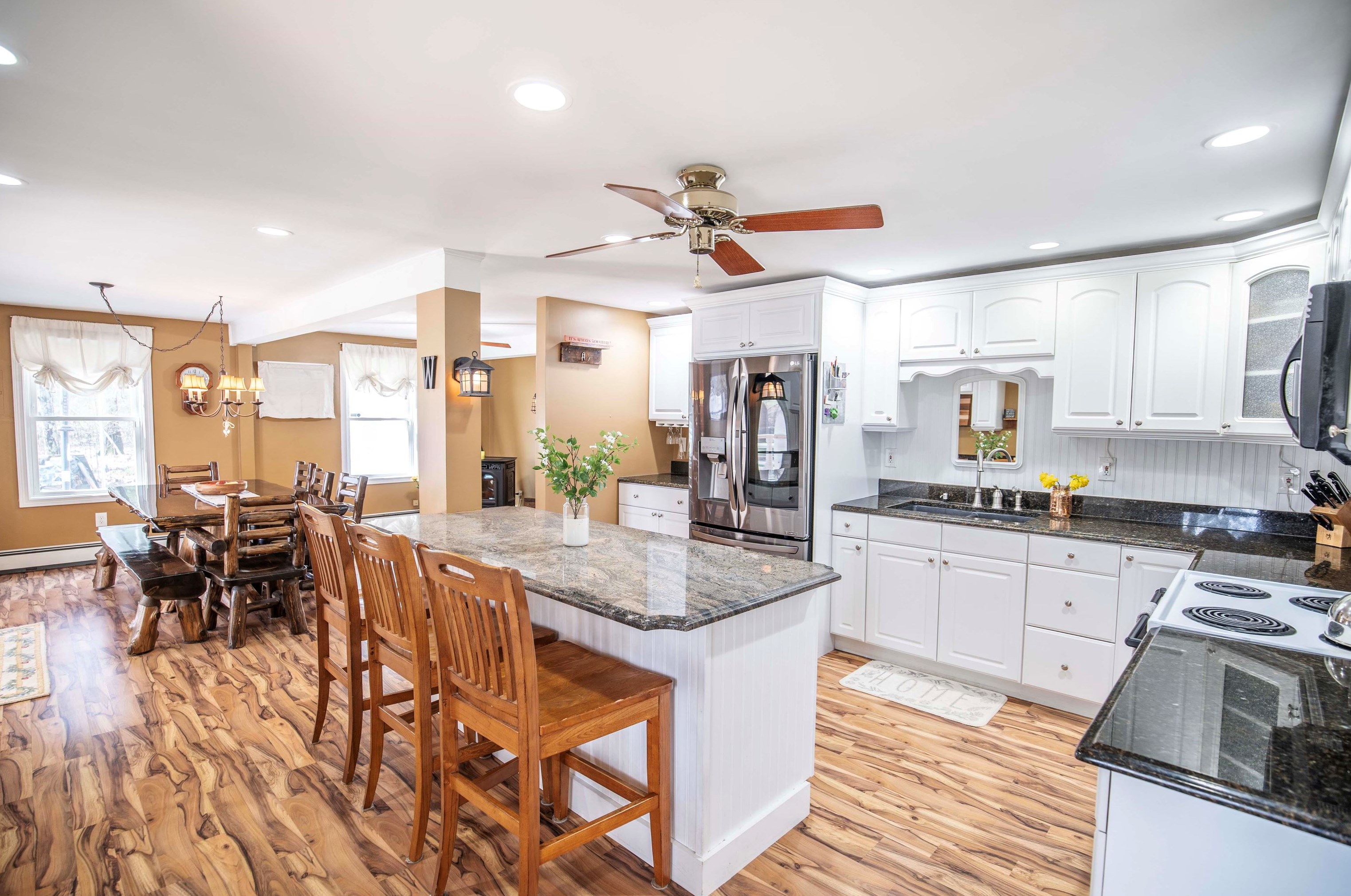 1630 Lake Shore Rd, Manchester NH  03109-5711 exterior