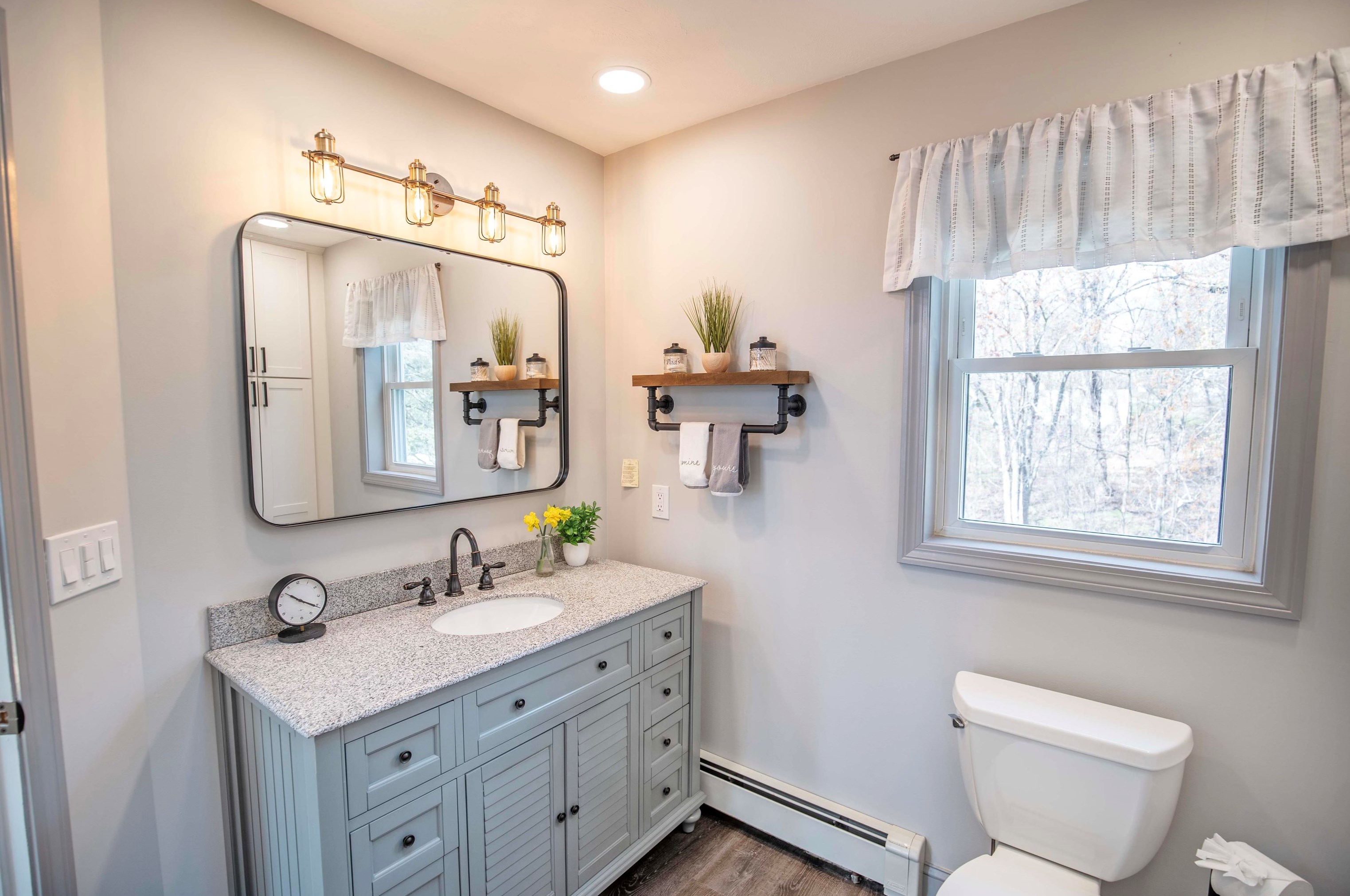 1630 Lake Shore Rd, Manchester NH  03109-5711 exterior