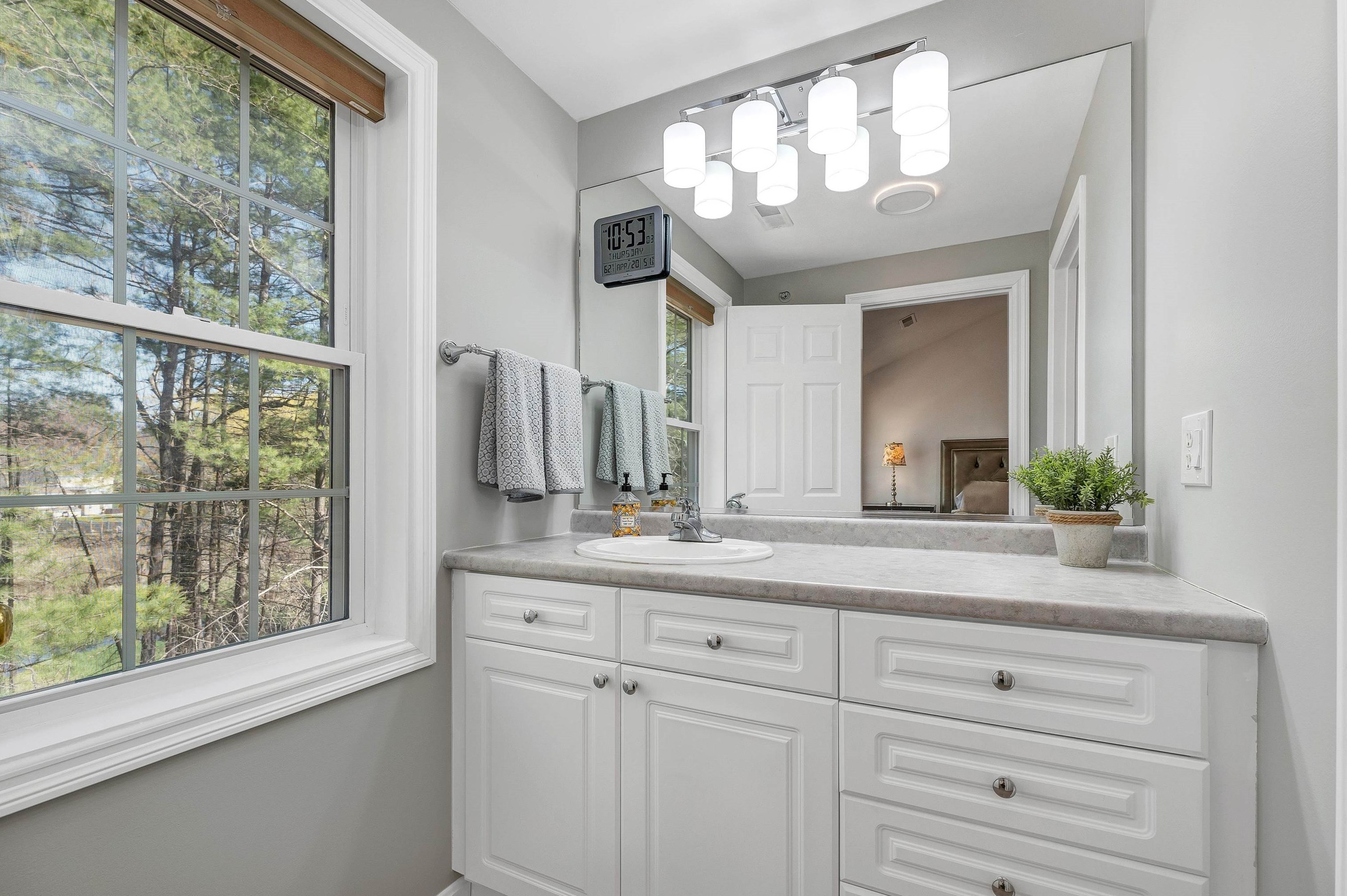 83 Barrington Ave, Nashua NH  03062-2288 exterior