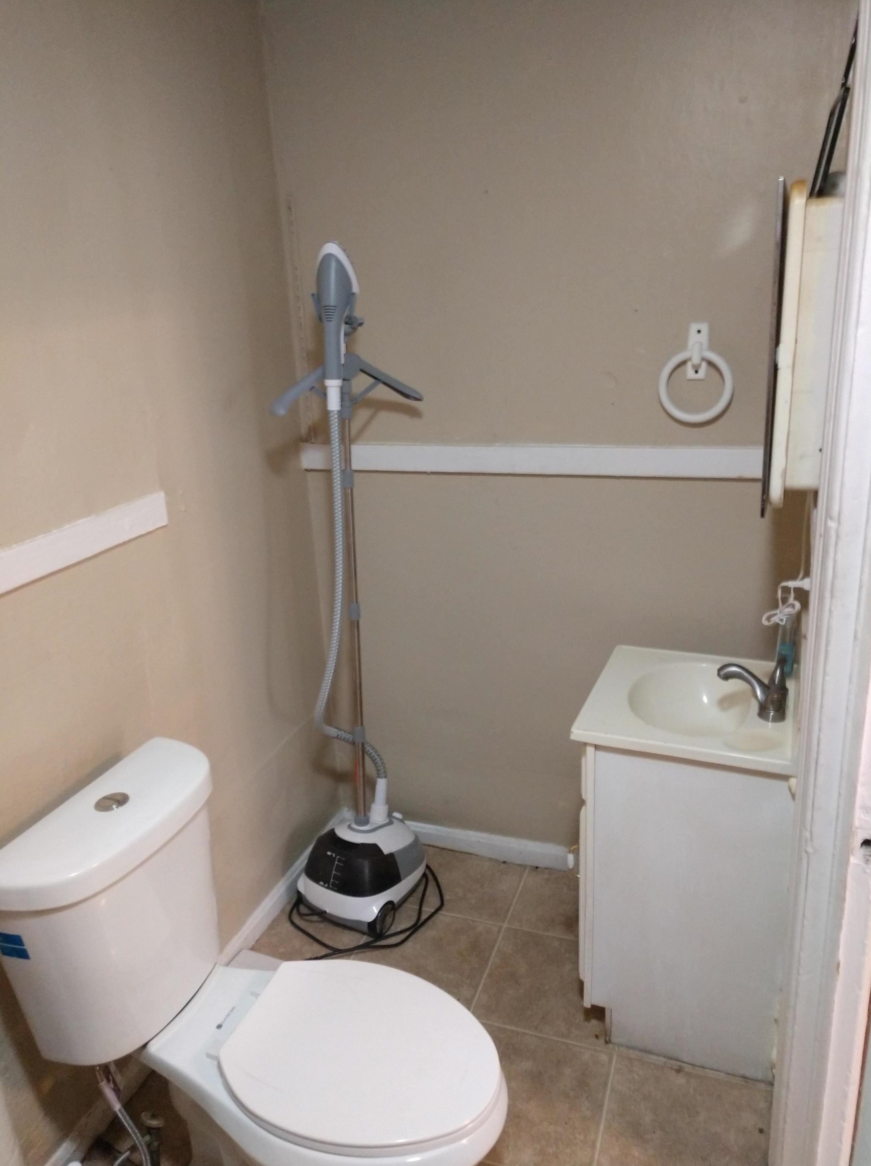 202 Notre Dame Ave, Manchester NH  03102-3942 exterior