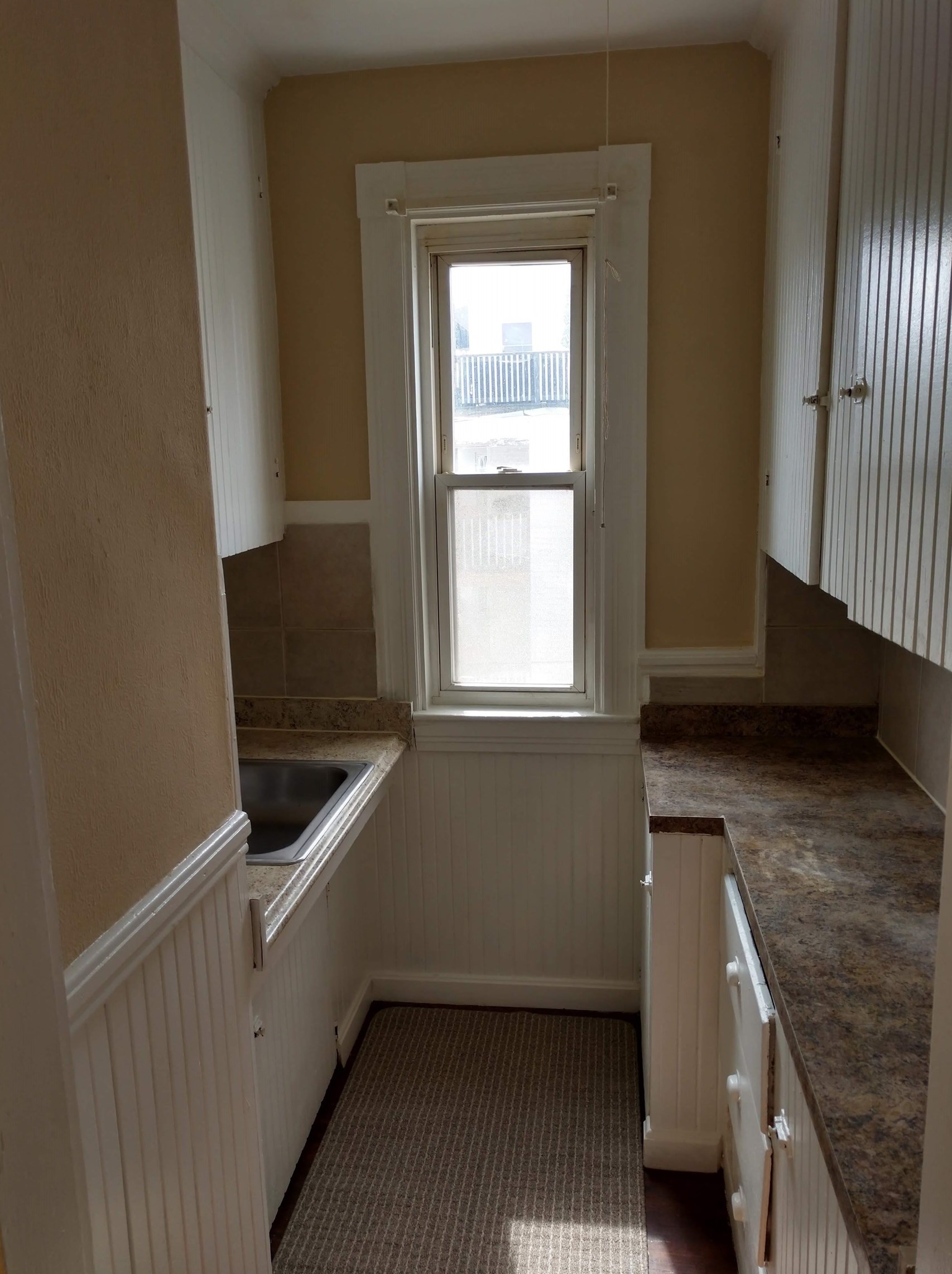 202 Notre Dame Ave, Manchester NH  03102-3942 exterior