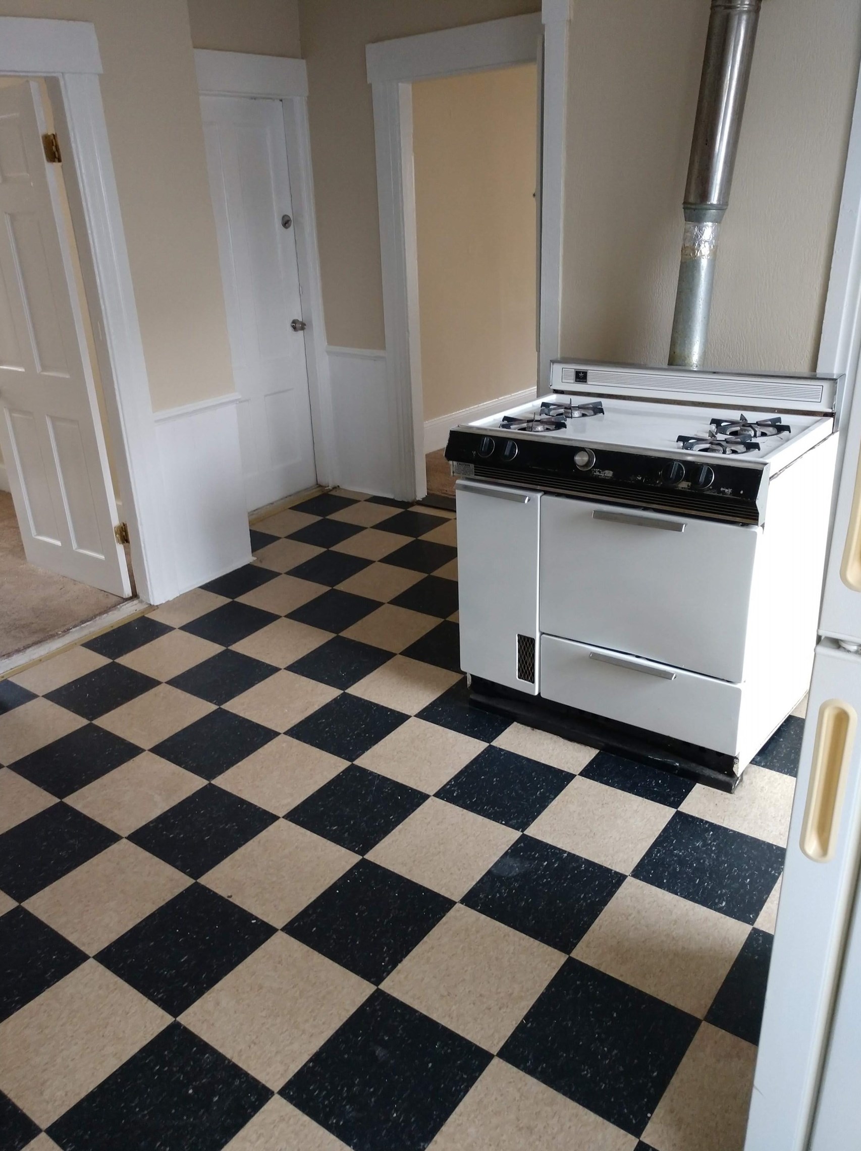 202 Notre Dame Ave, Manchester NH  03102-3942 exterior