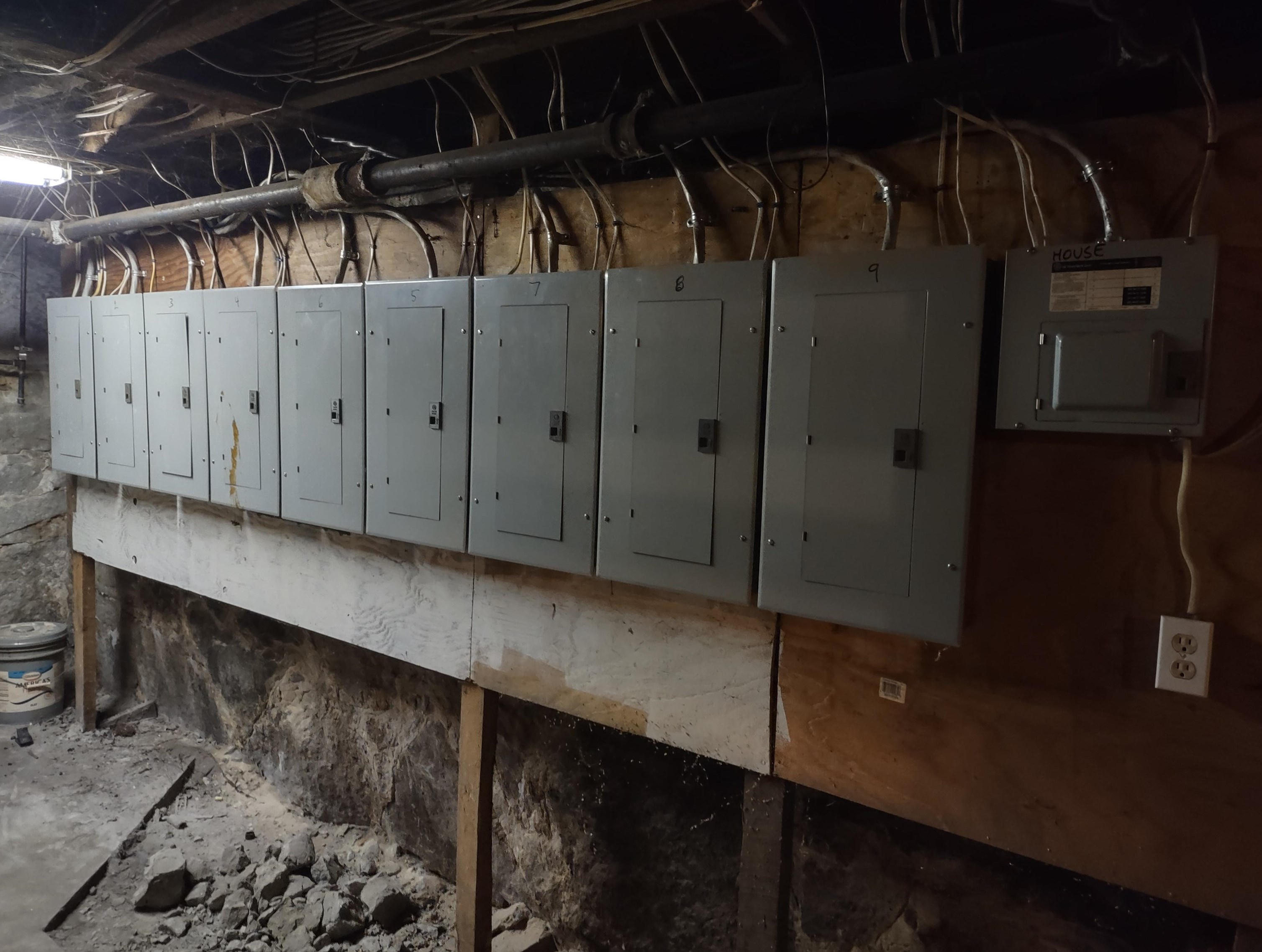 202 Notre Dame Ave, Manchester NH  03102-3942 exterior