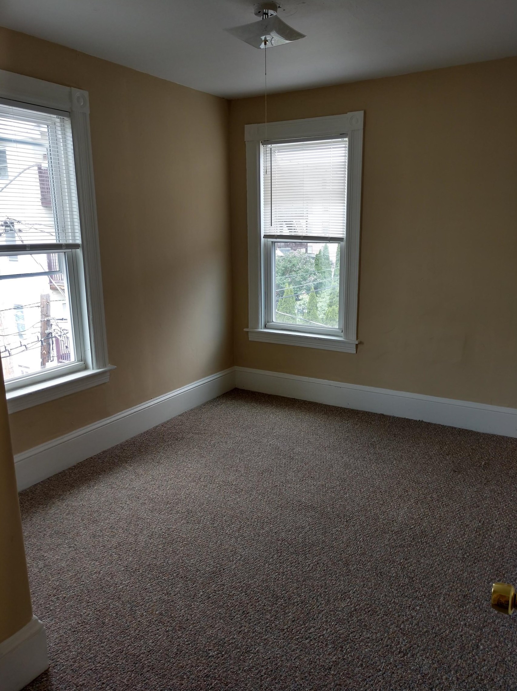 202 Notre Dame Ave, Manchester NH  03102-3942 exterior