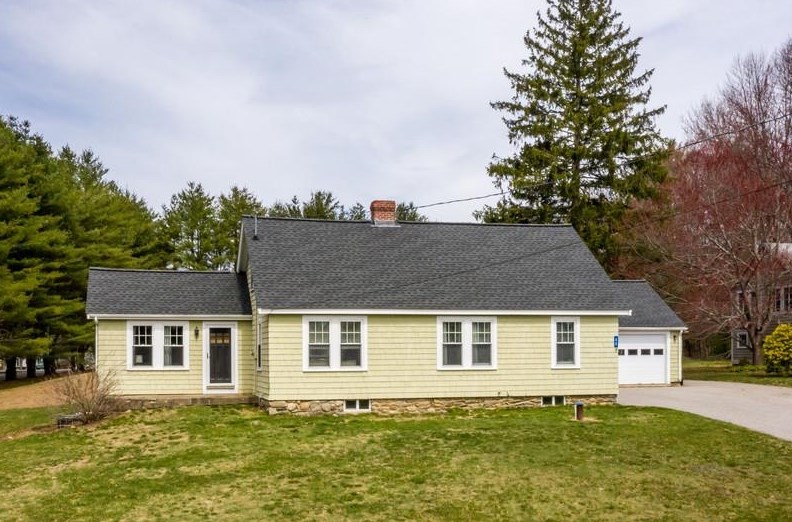 46 Whittier St, Newton, NH 03858