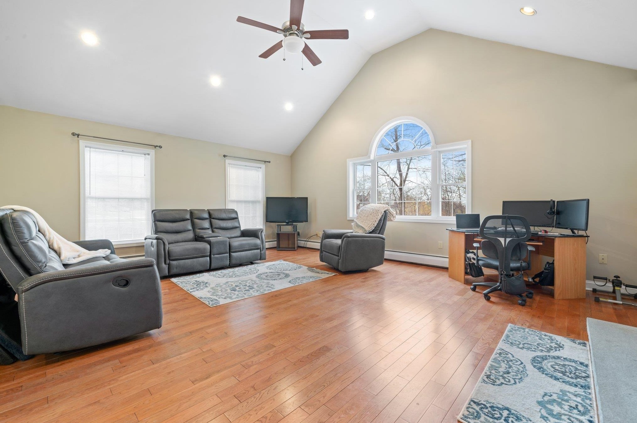 18 Julia Dr, Manchester NH  03106-2223 exterior