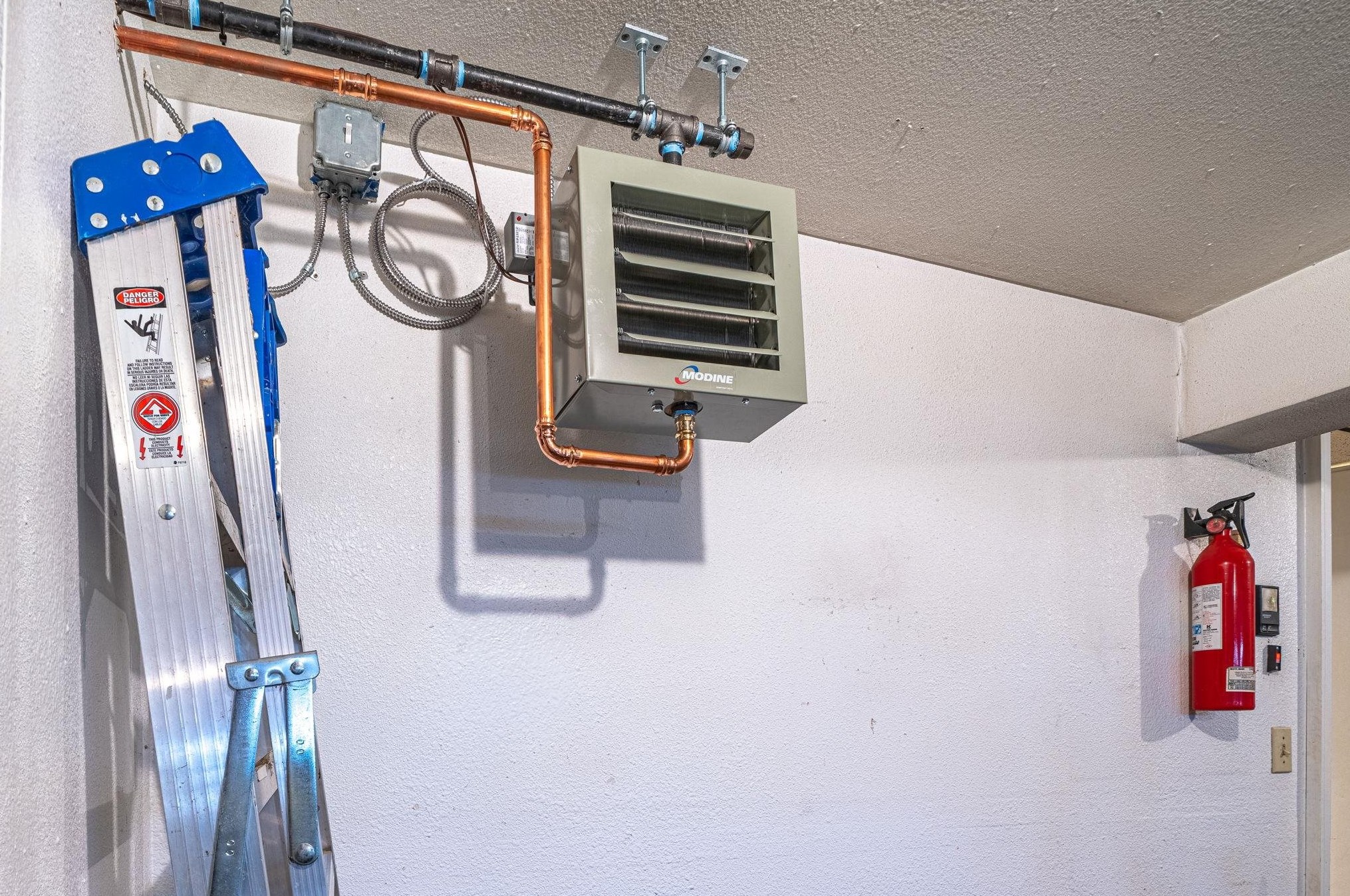 18 Julia Dr, Manchester NH  03106-2223 exterior