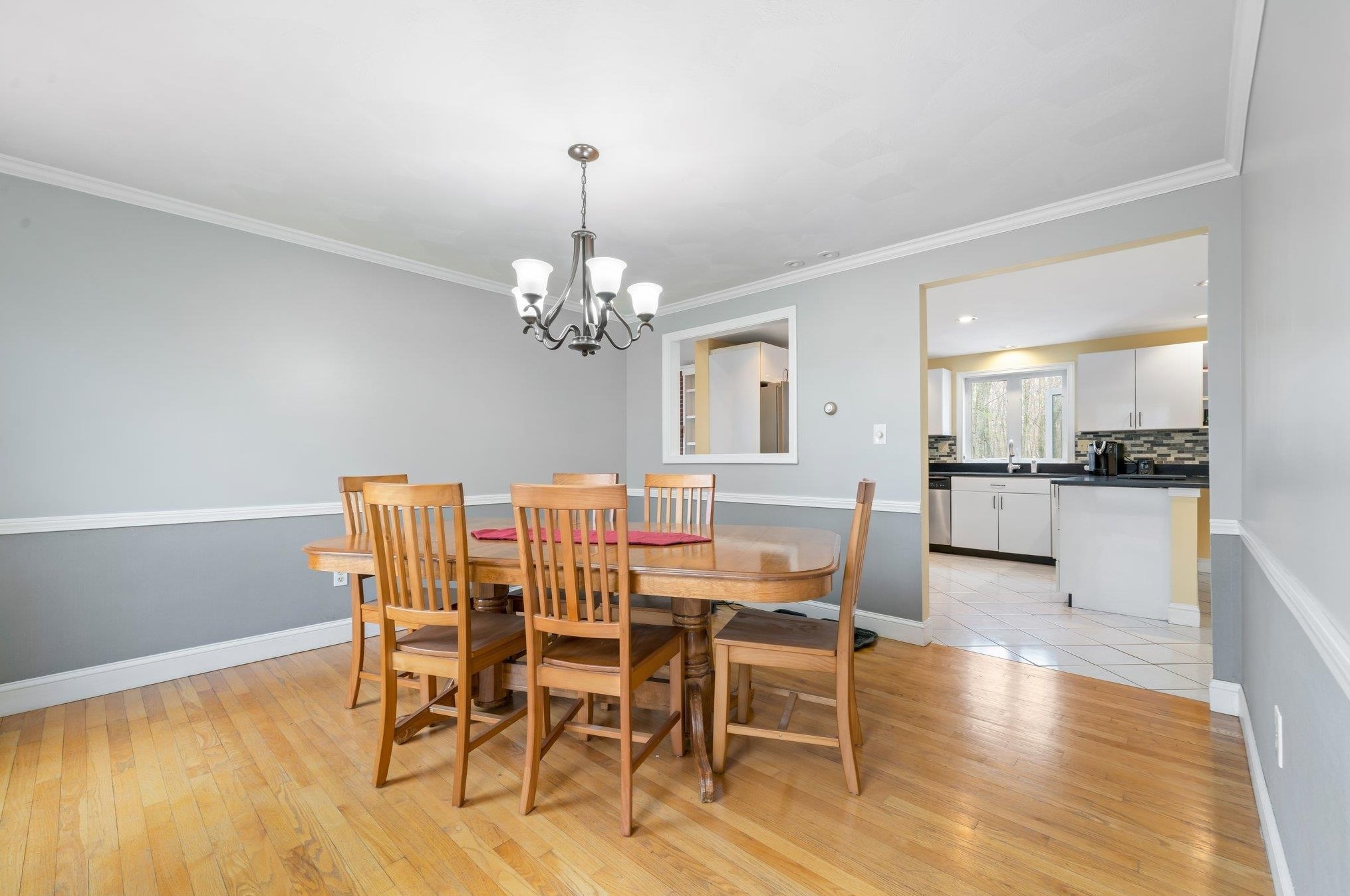 18 Julia Dr, Manchester NH  03106-2223 exterior