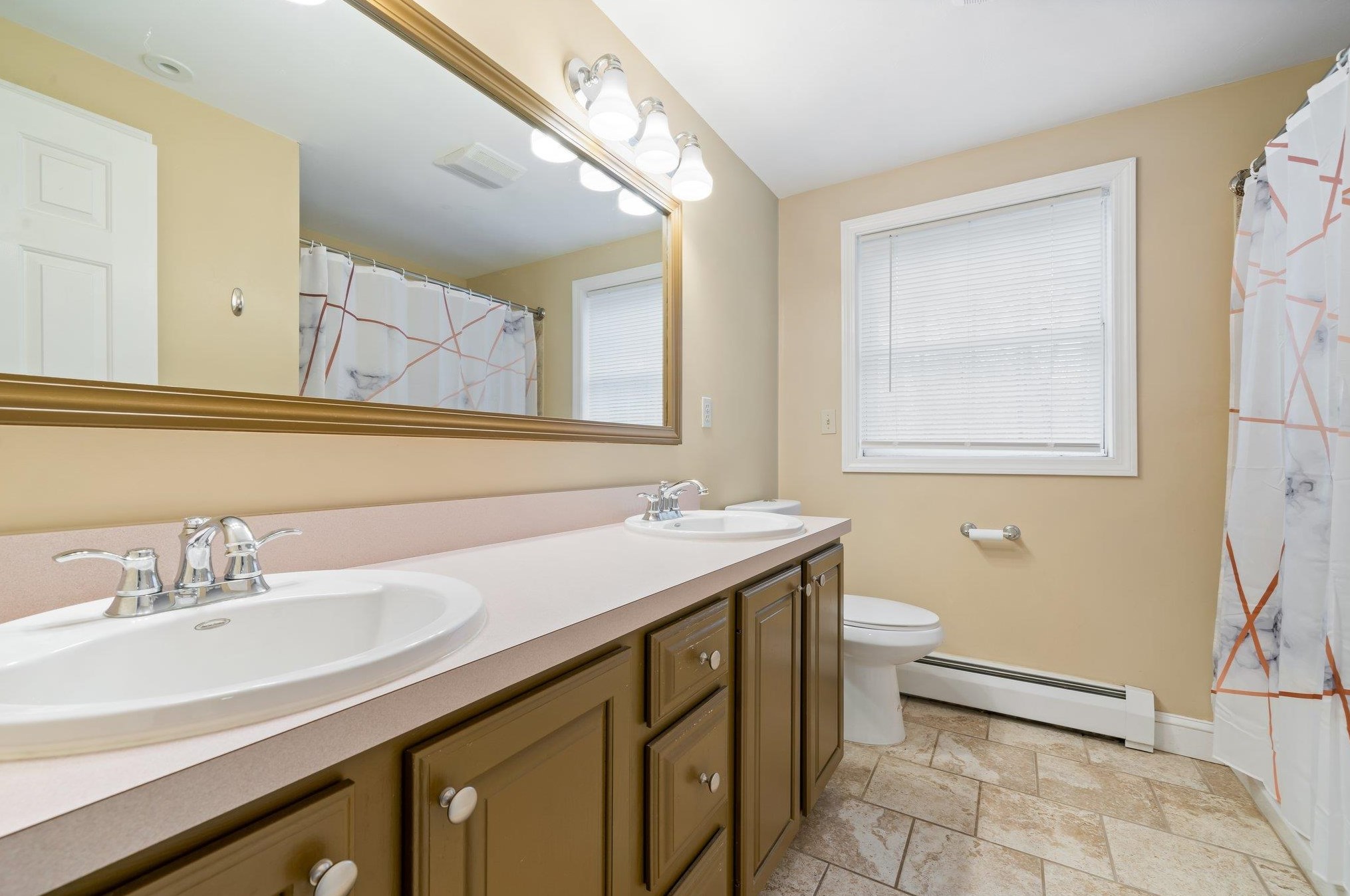 18 Julia Dr, Manchester NH  03106-2223 exterior