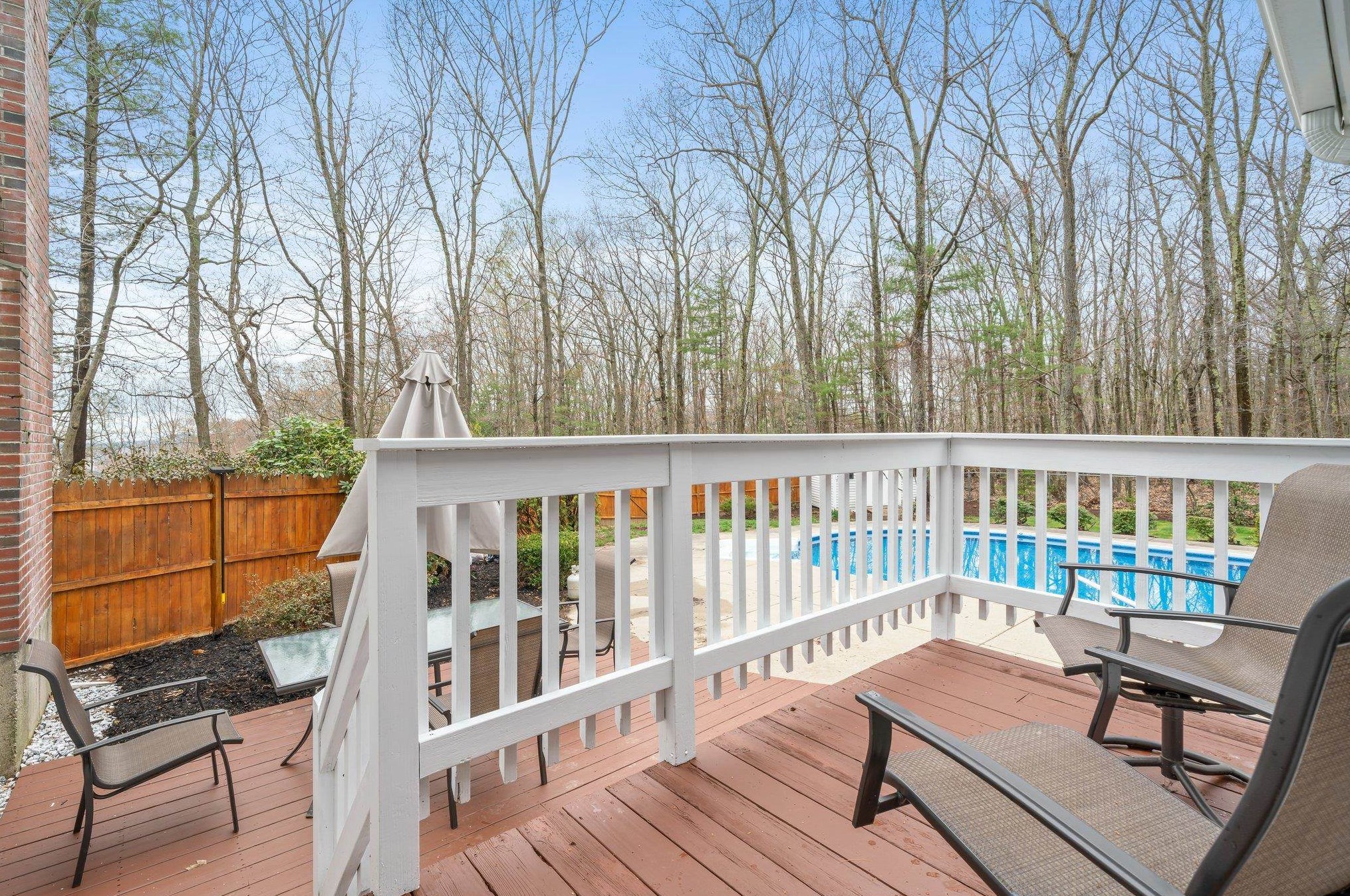 18 Julia Dr, Manchester NH  03106-2223 exterior