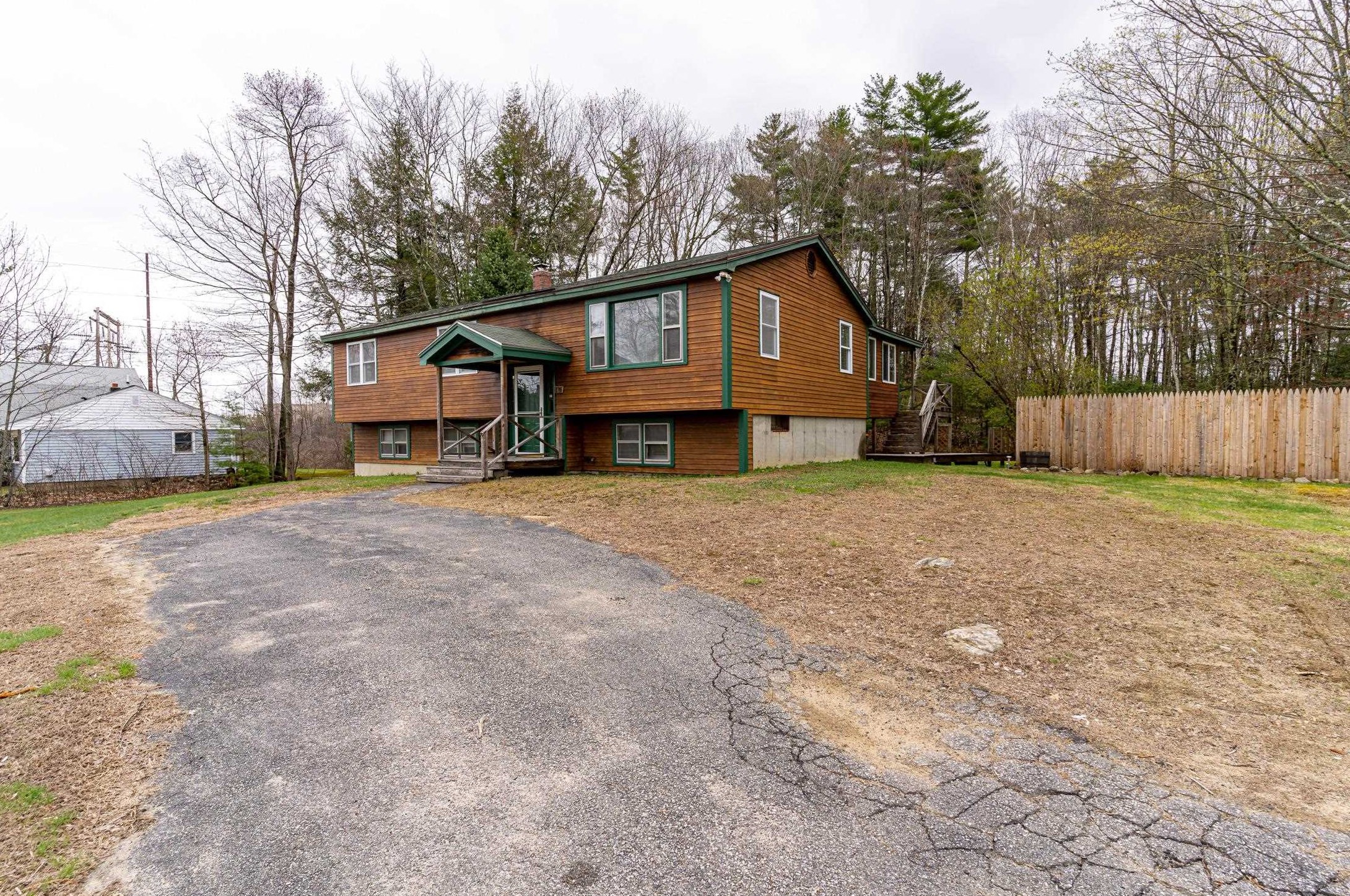 176 Washington St, Rochester NH  03839-5504 exterior
