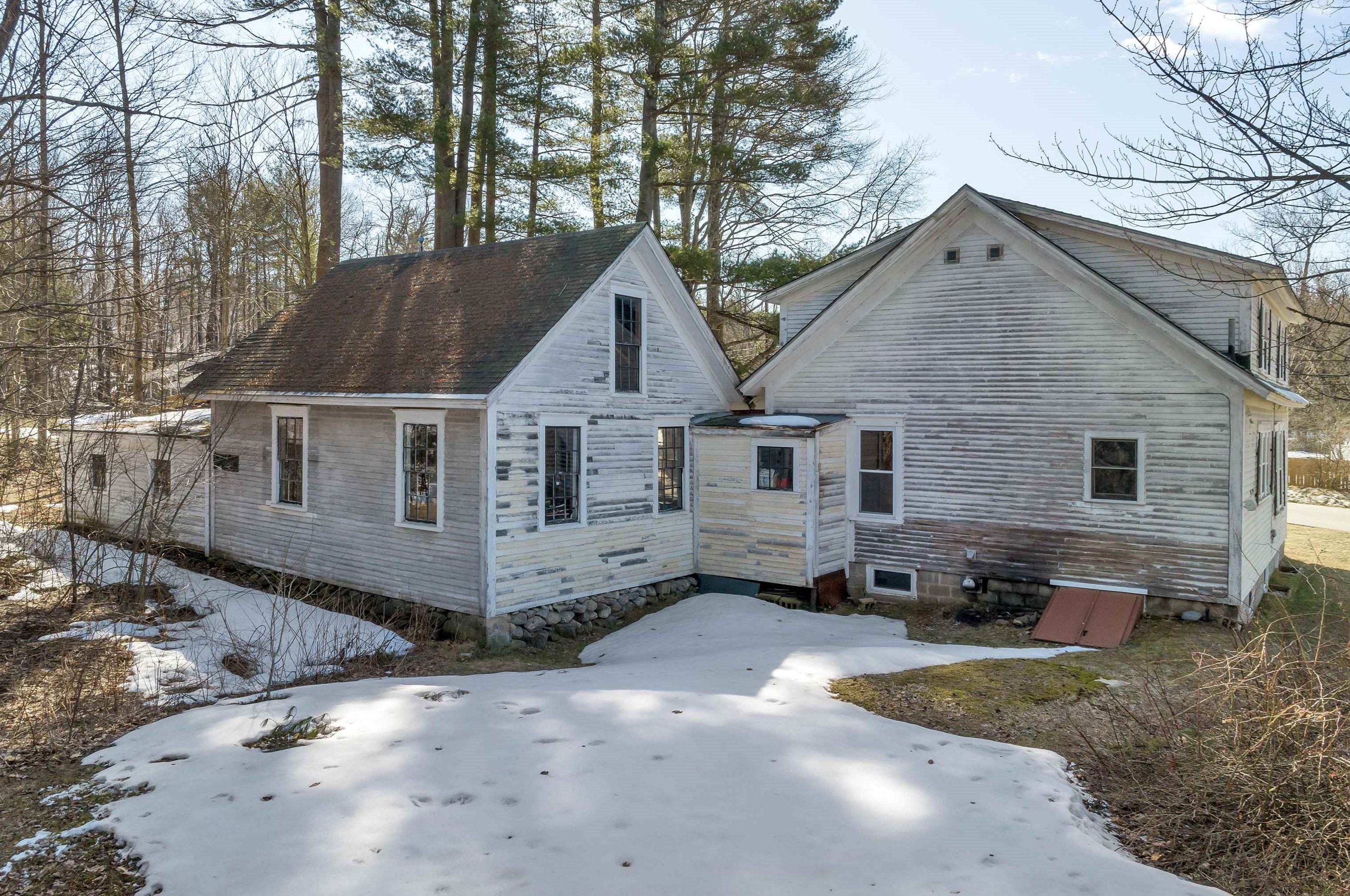 2 Bean Hill Rd, Tilton, NH 03276