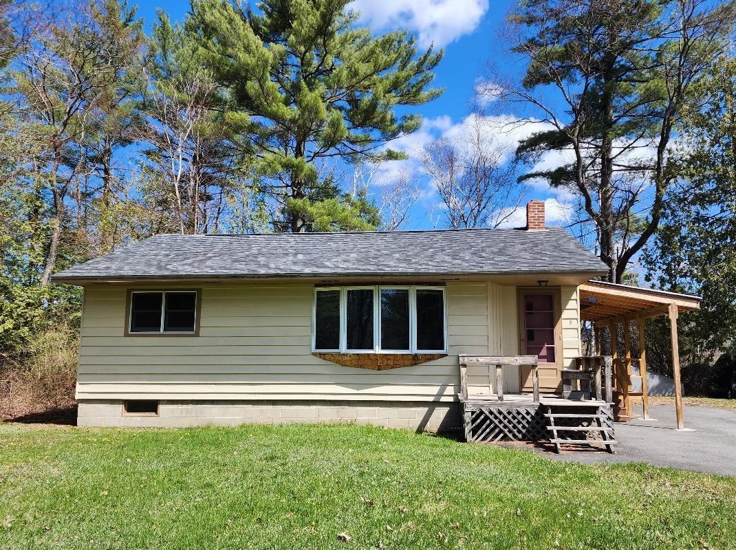 9 Wood St, Berlin, NH 03570