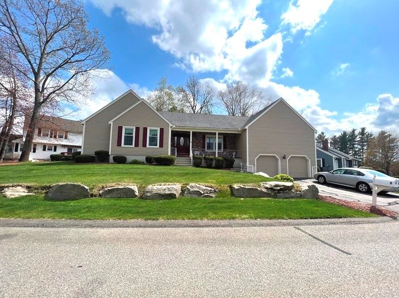 2 Pinehurst St, Hudson, NH 03051-3348