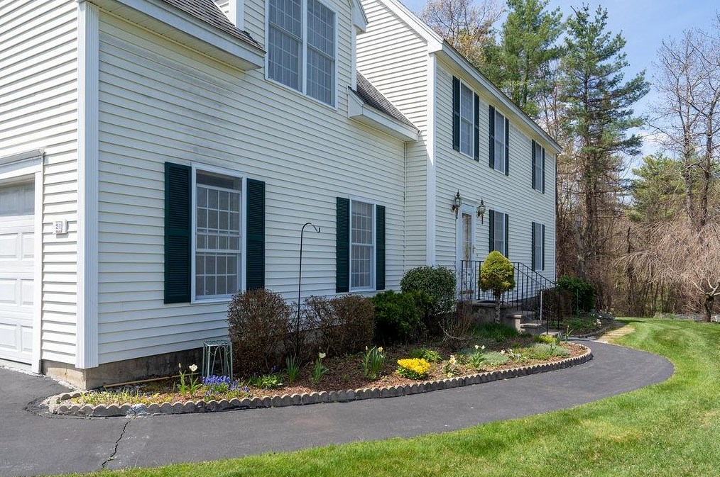 21 Forest Hill Way, Manchester, NH 03109-5145