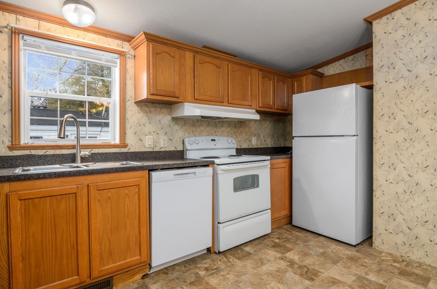 34 Amherst Rd, Newmarket NH  03857-4402 exterior