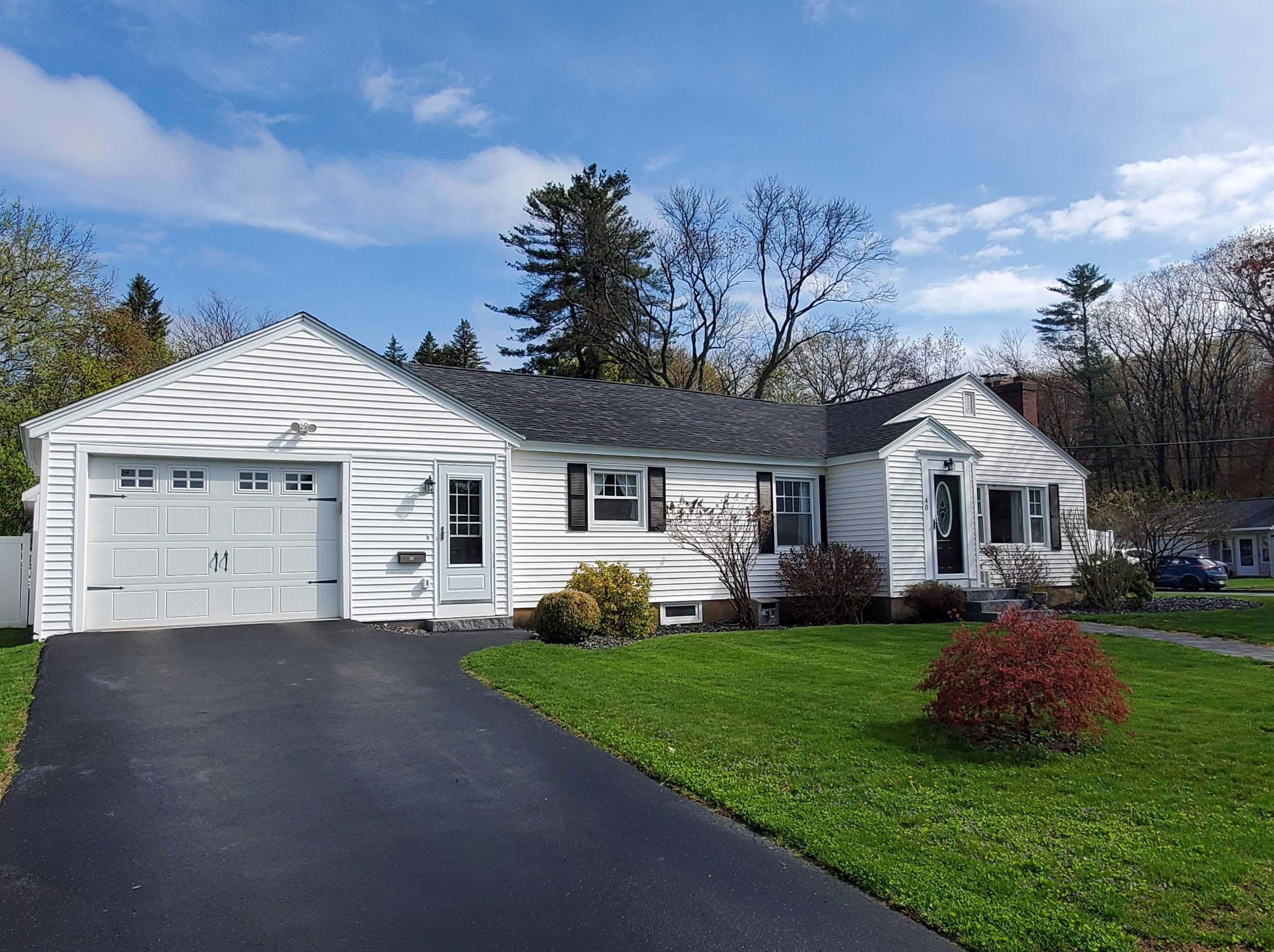 40 Joe English Ln, Manchester, NH 03104