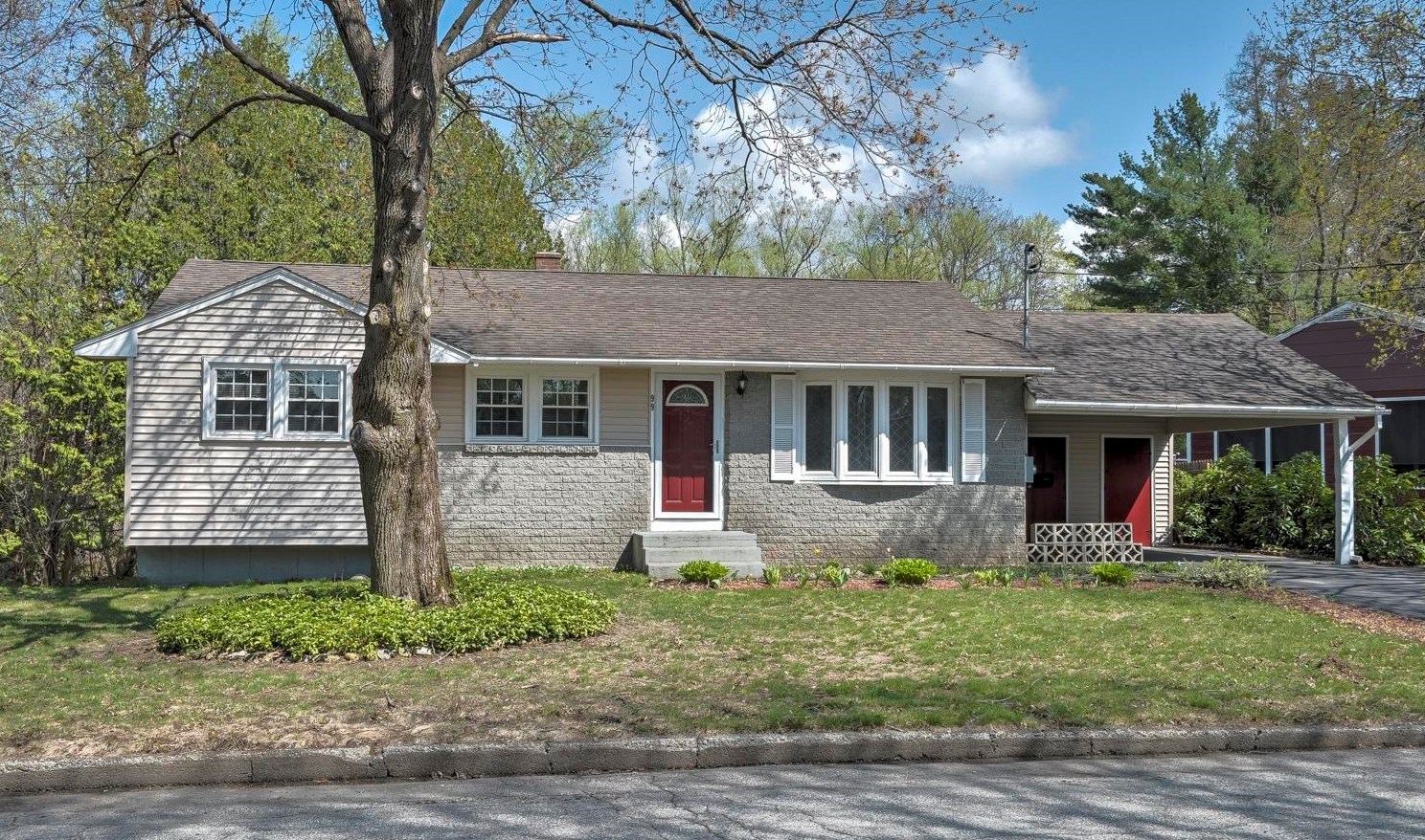 99 Mayflower Dr, Keene, NH 03431