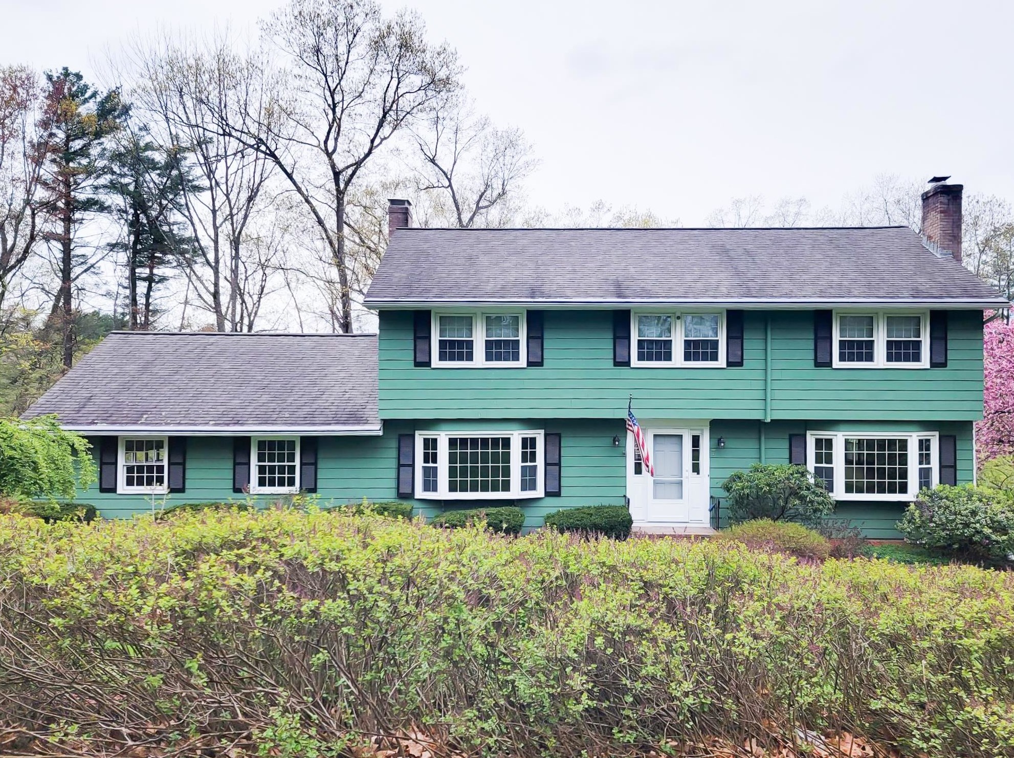 7 Thoreau Dr, Nashua, NH 03062