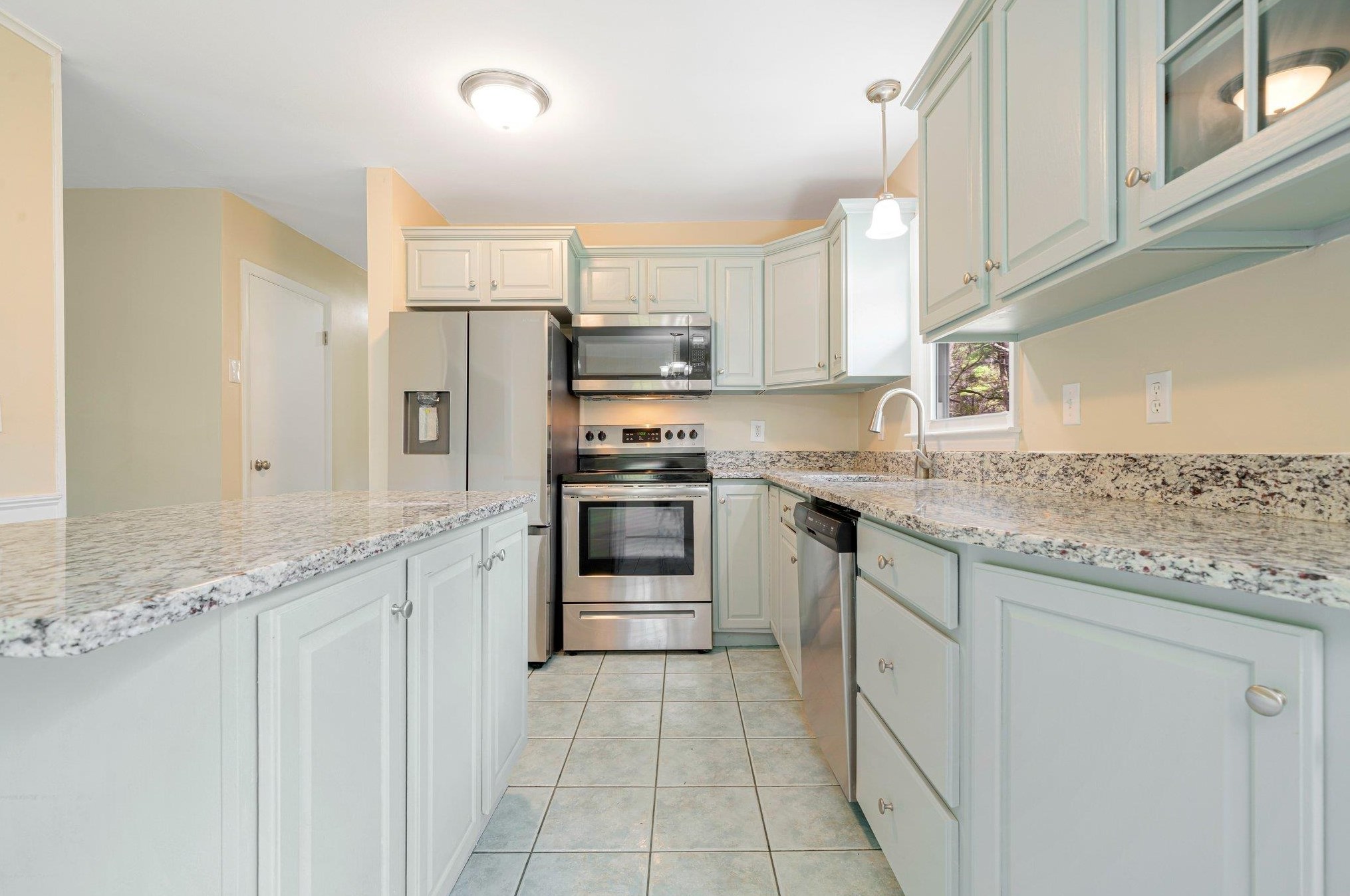 40 Turkey Hill Rd, Merrimack NH  03054-3558 exterior