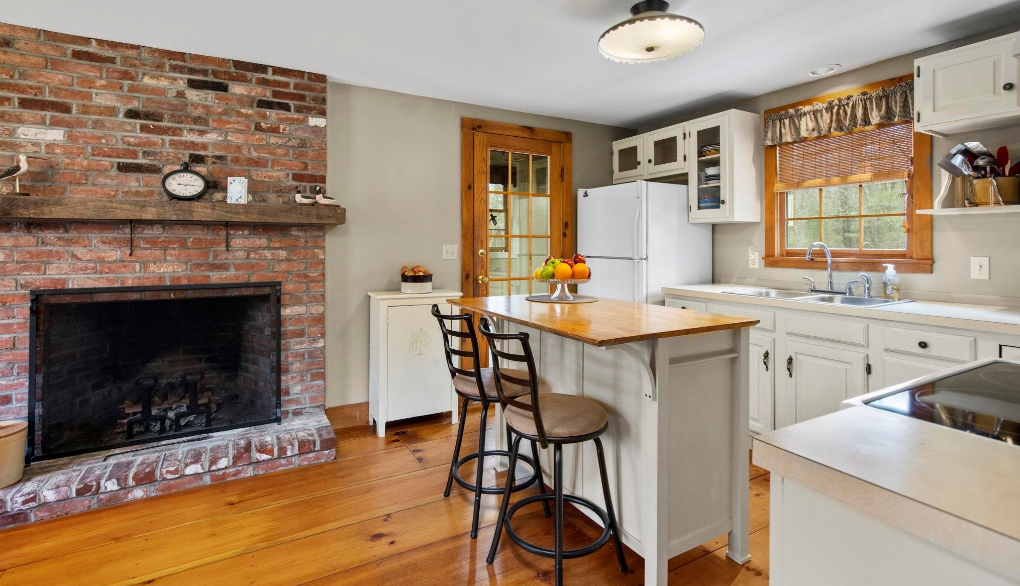 49 Chase Rd, South Hampton, NH 03827