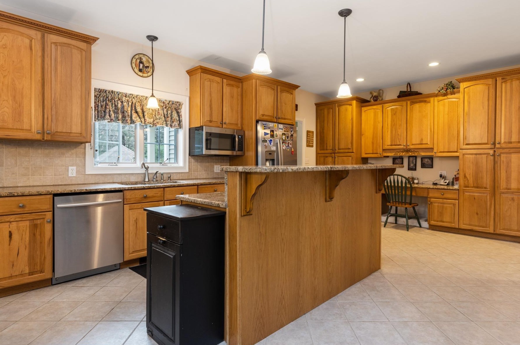 14 Marcotte Ln, Kensington, NH 03833