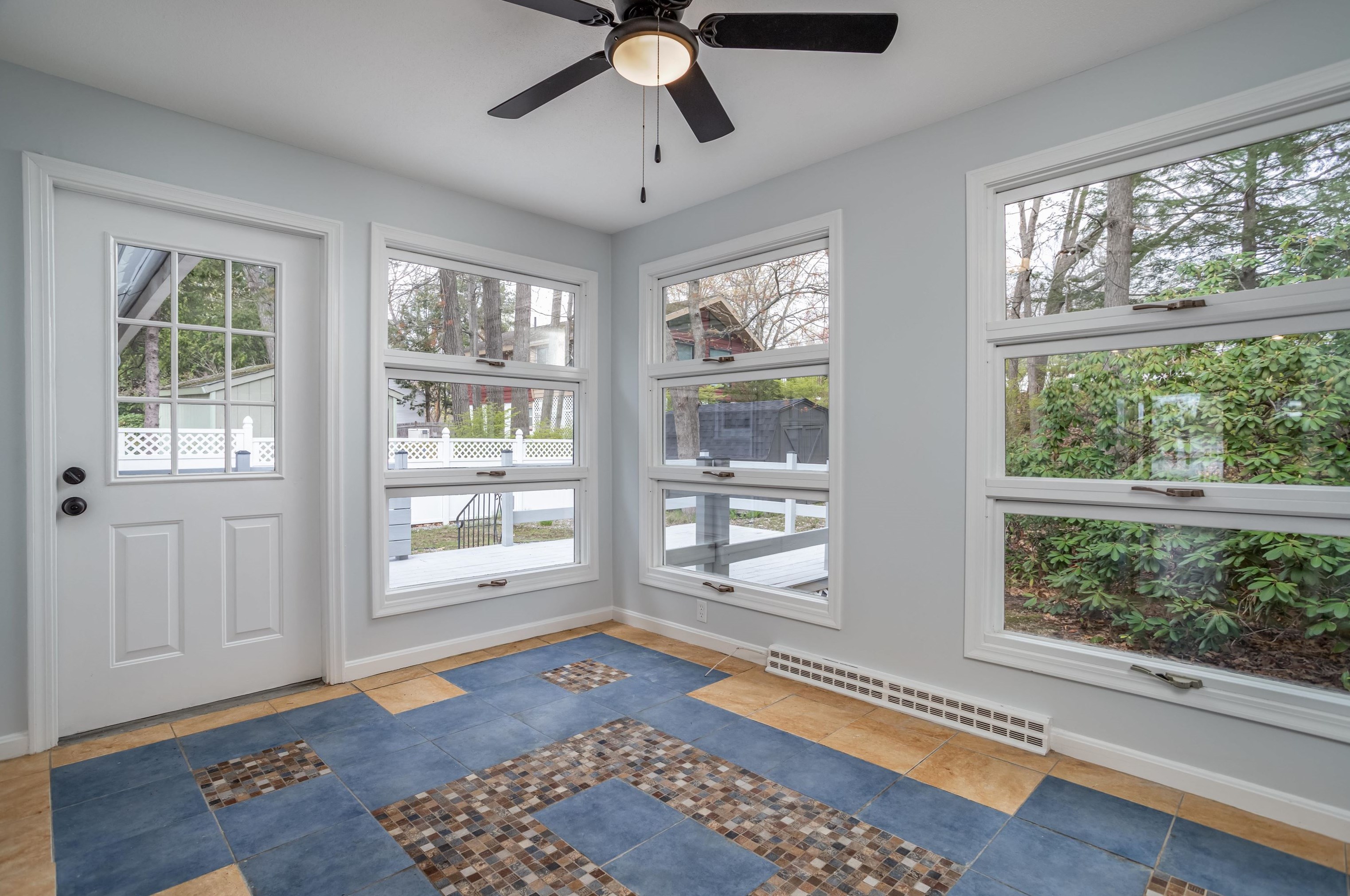 195 High Ridge Rd, Manchester NH  03104-3930 exterior