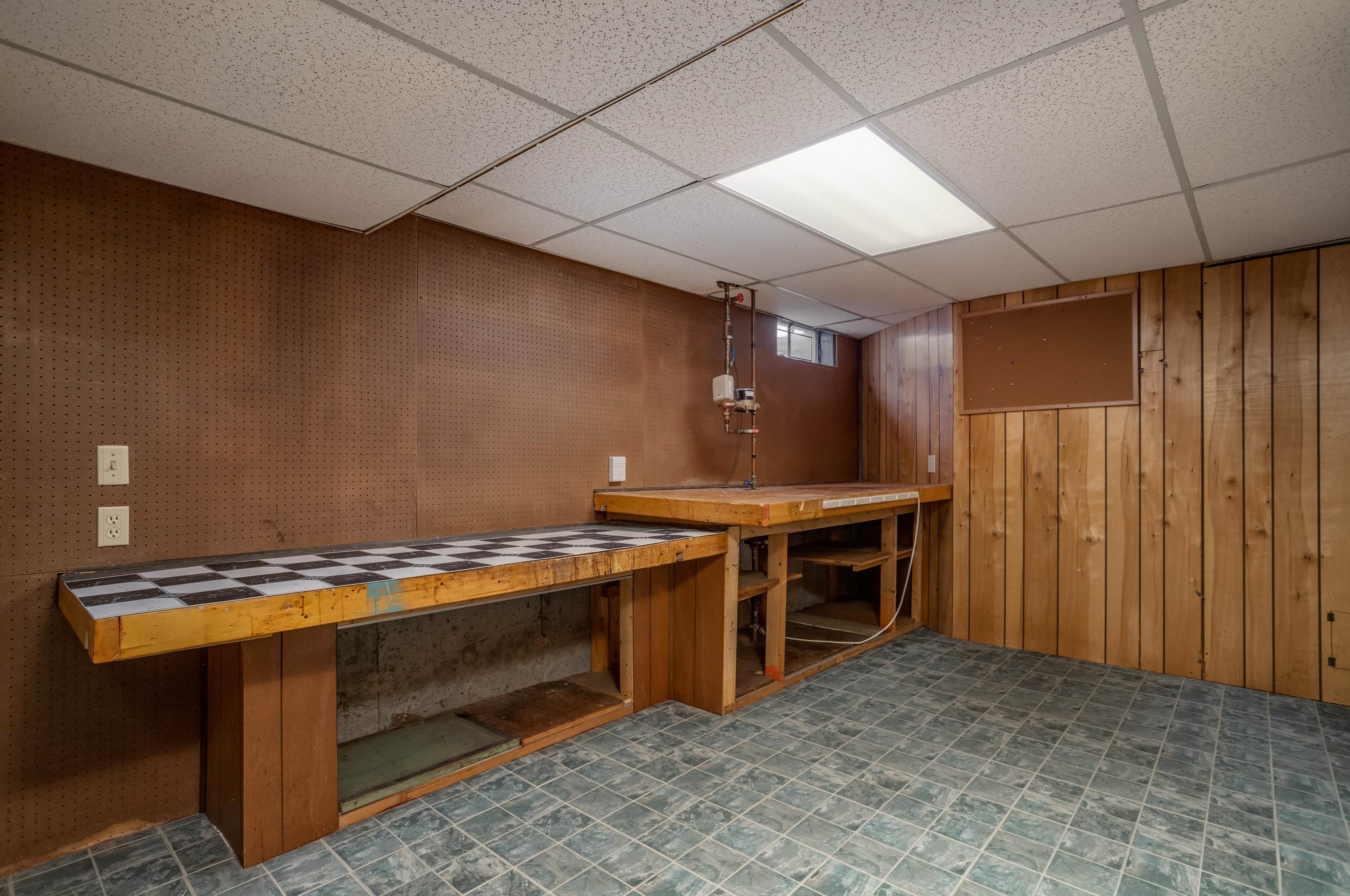 195 High Ridge Rd, Manchester NH  03104-3930 exterior