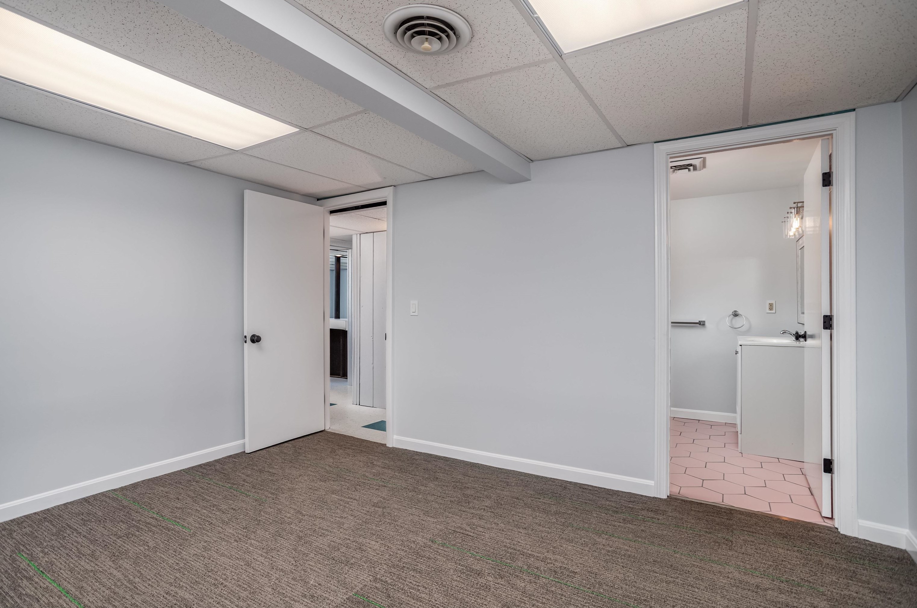 195 High Ridge Rd, Manchester NH  03104-3930 exterior