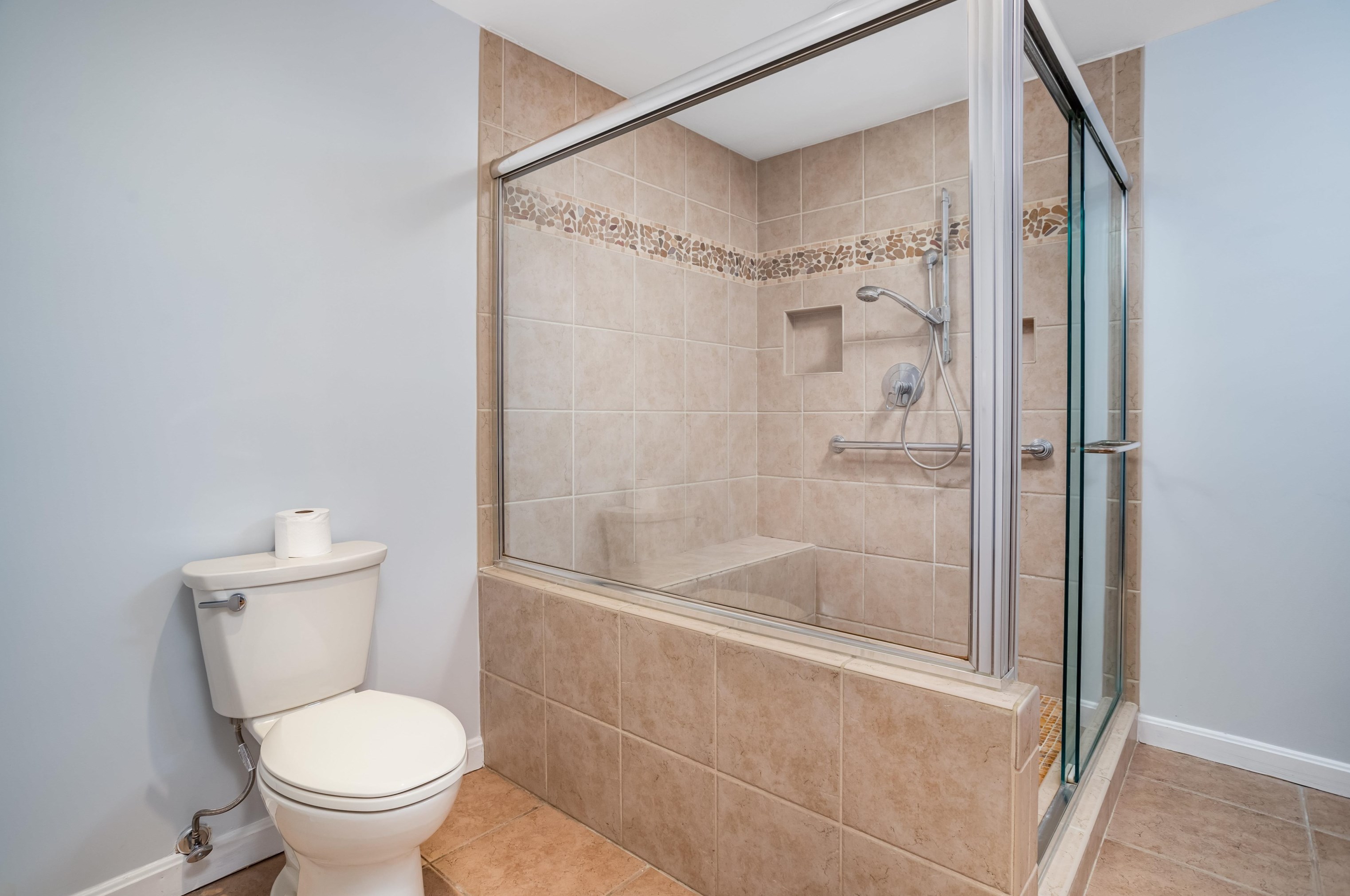 195 High Ridge Rd, Manchester NH  03104-3930 exterior