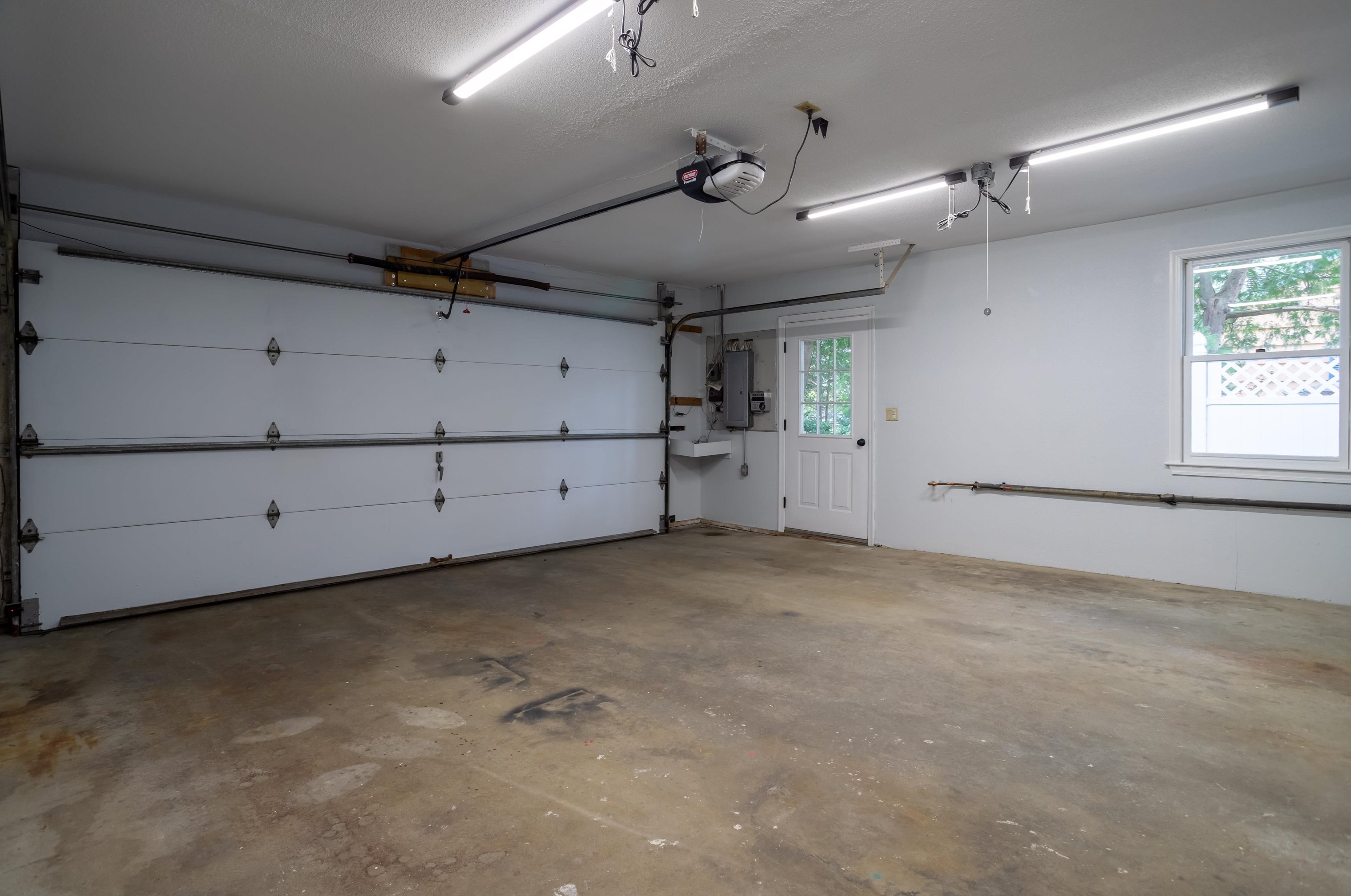 195 High Ridge Rd, Manchester NH  03104-3930 exterior