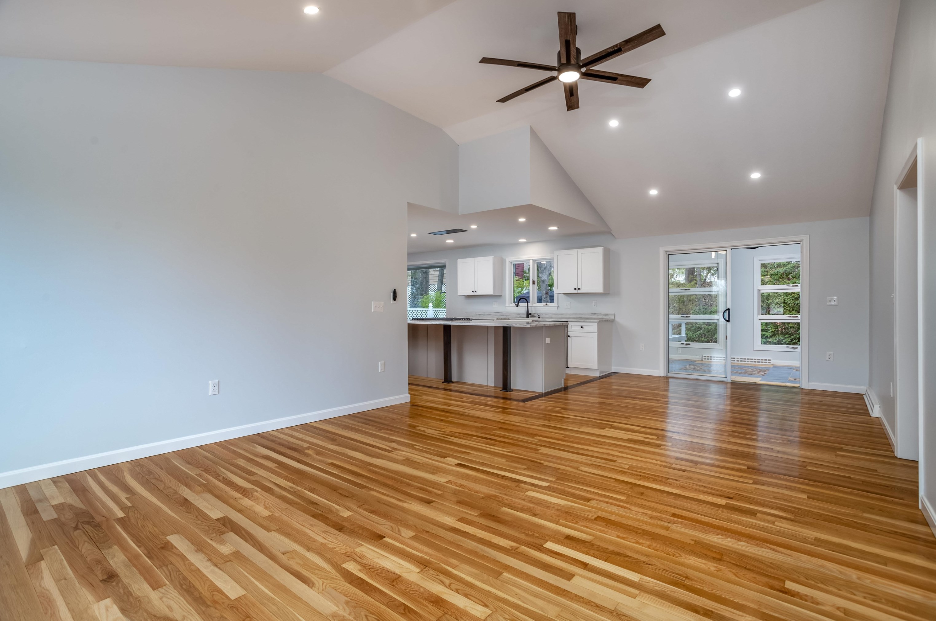 195 High Ridge Rd, Manchester NH  03104-3930 exterior