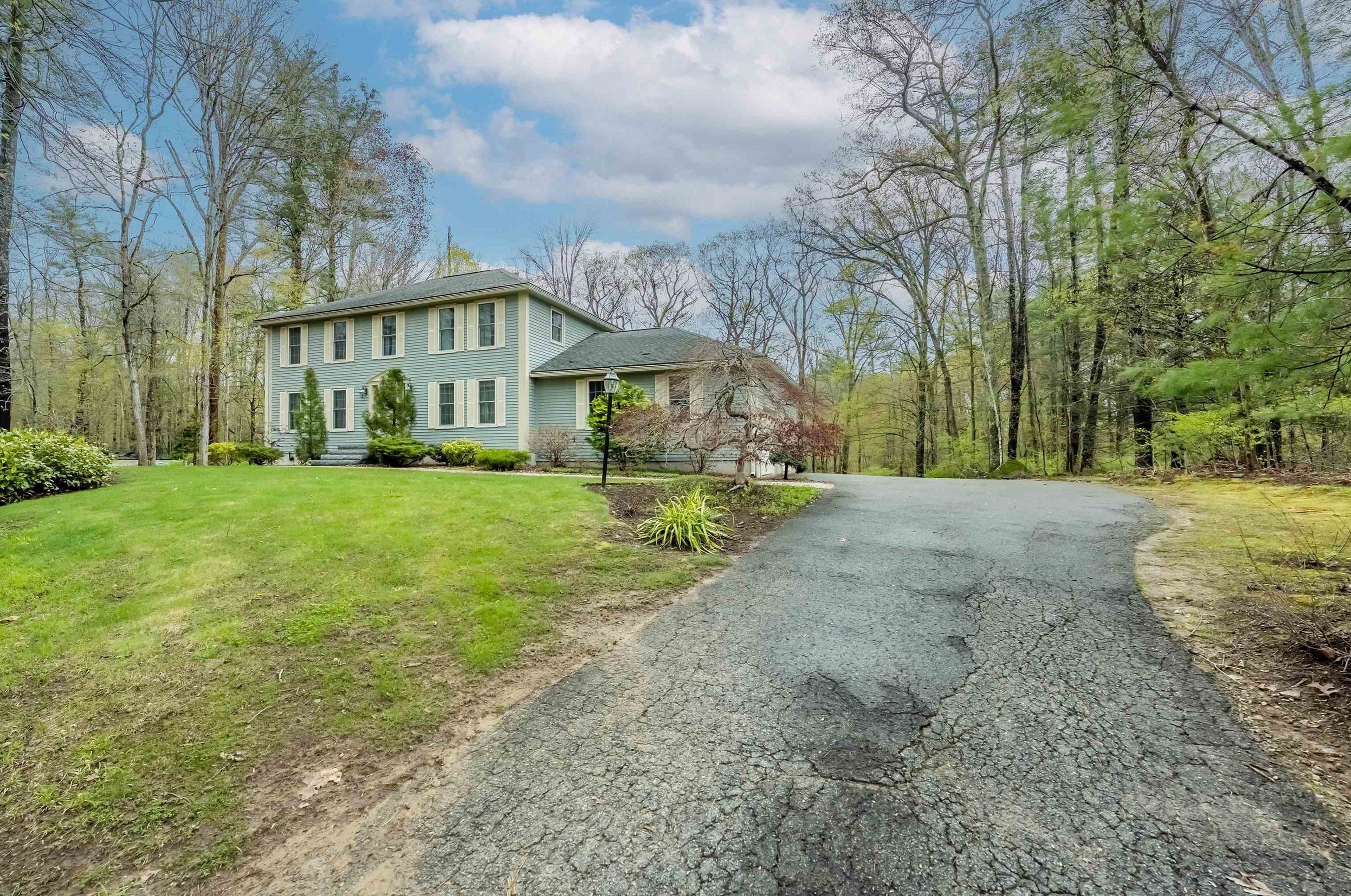 12 Zion Hill Rd, Salem, NH 03079