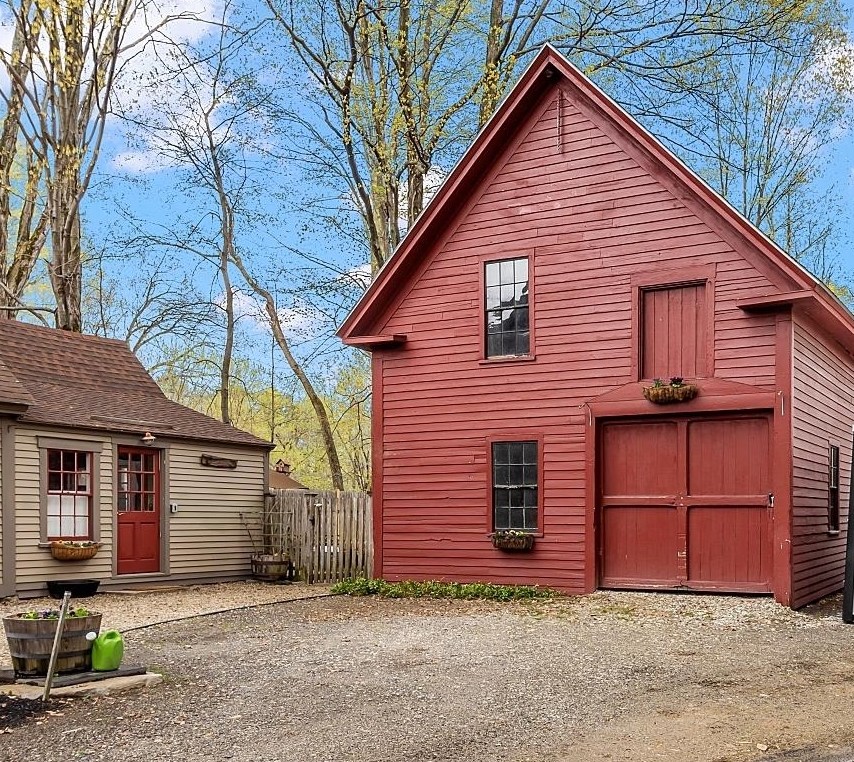 70 Main St, Danville, NH 03819