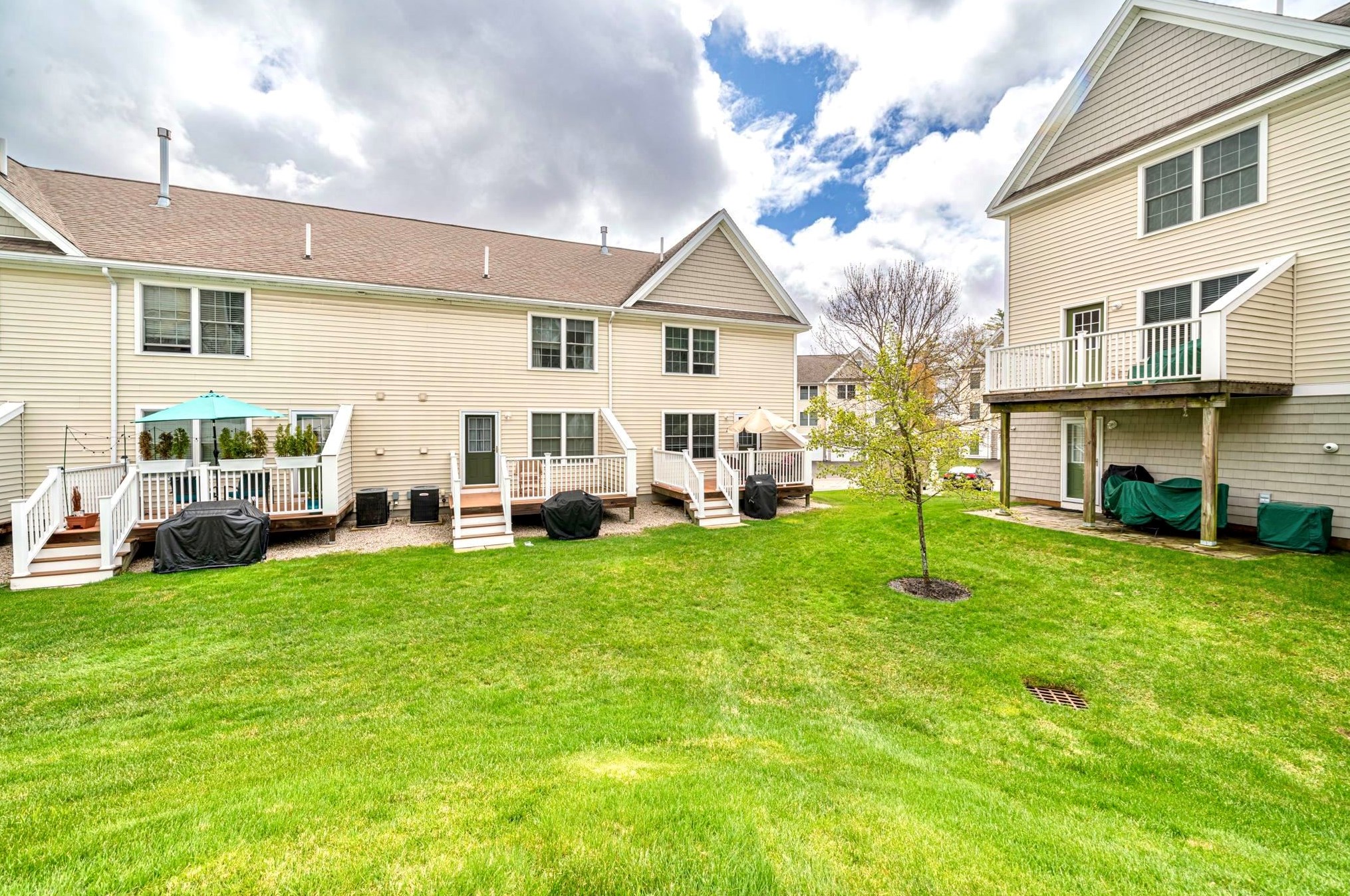 27 Hartshorn Way, Manchester NH 03109-5241 exterior