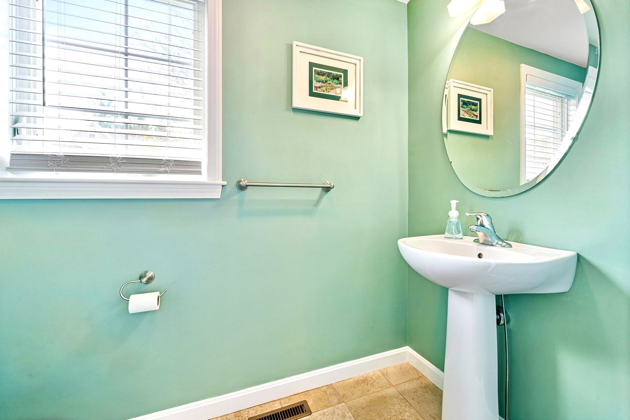 27 Hartshorn Way, Manchester NH 03109-5241 exterior