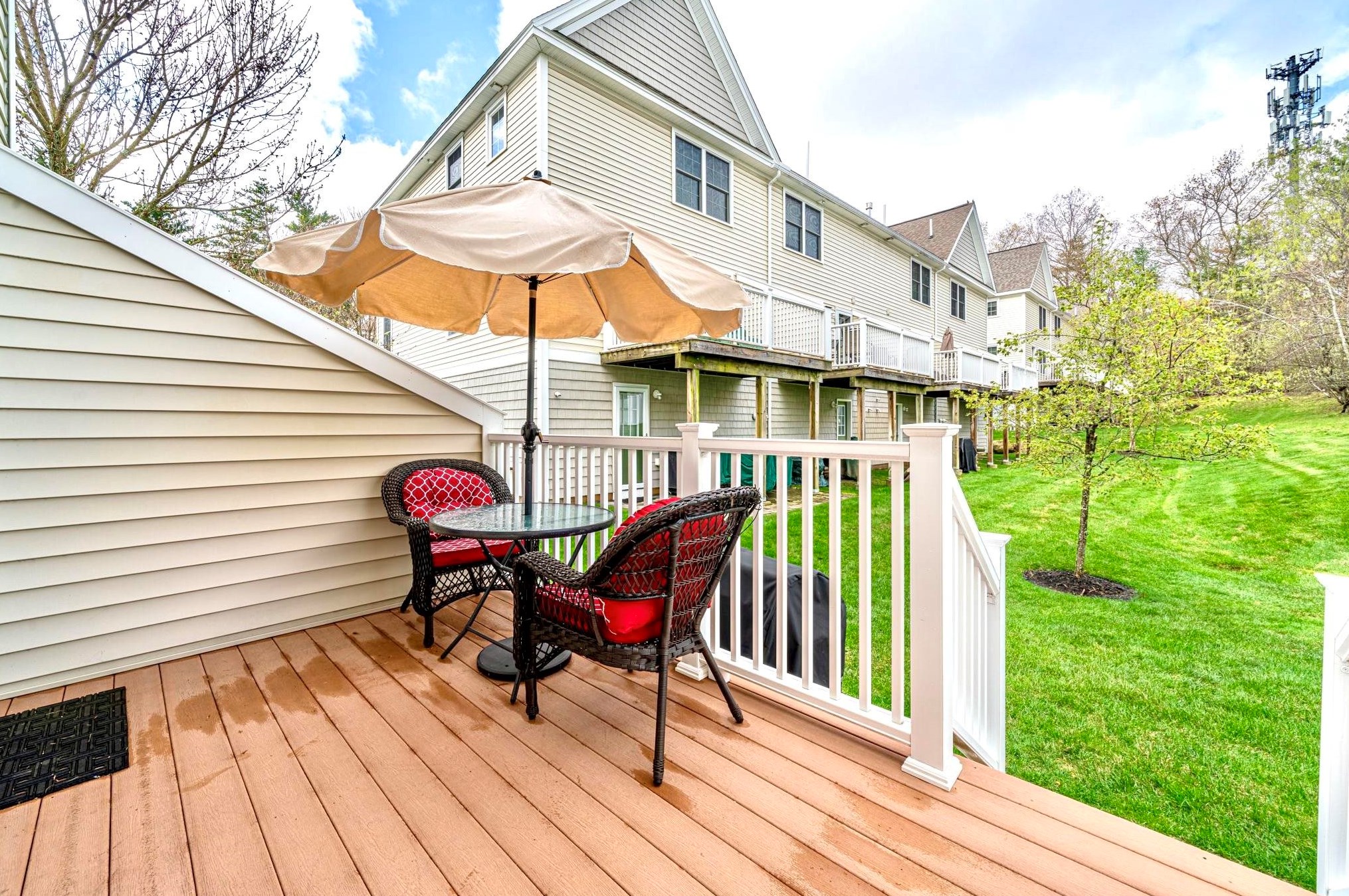 27 Hartshorn Way, Manchester NH 03109-5241 exterior