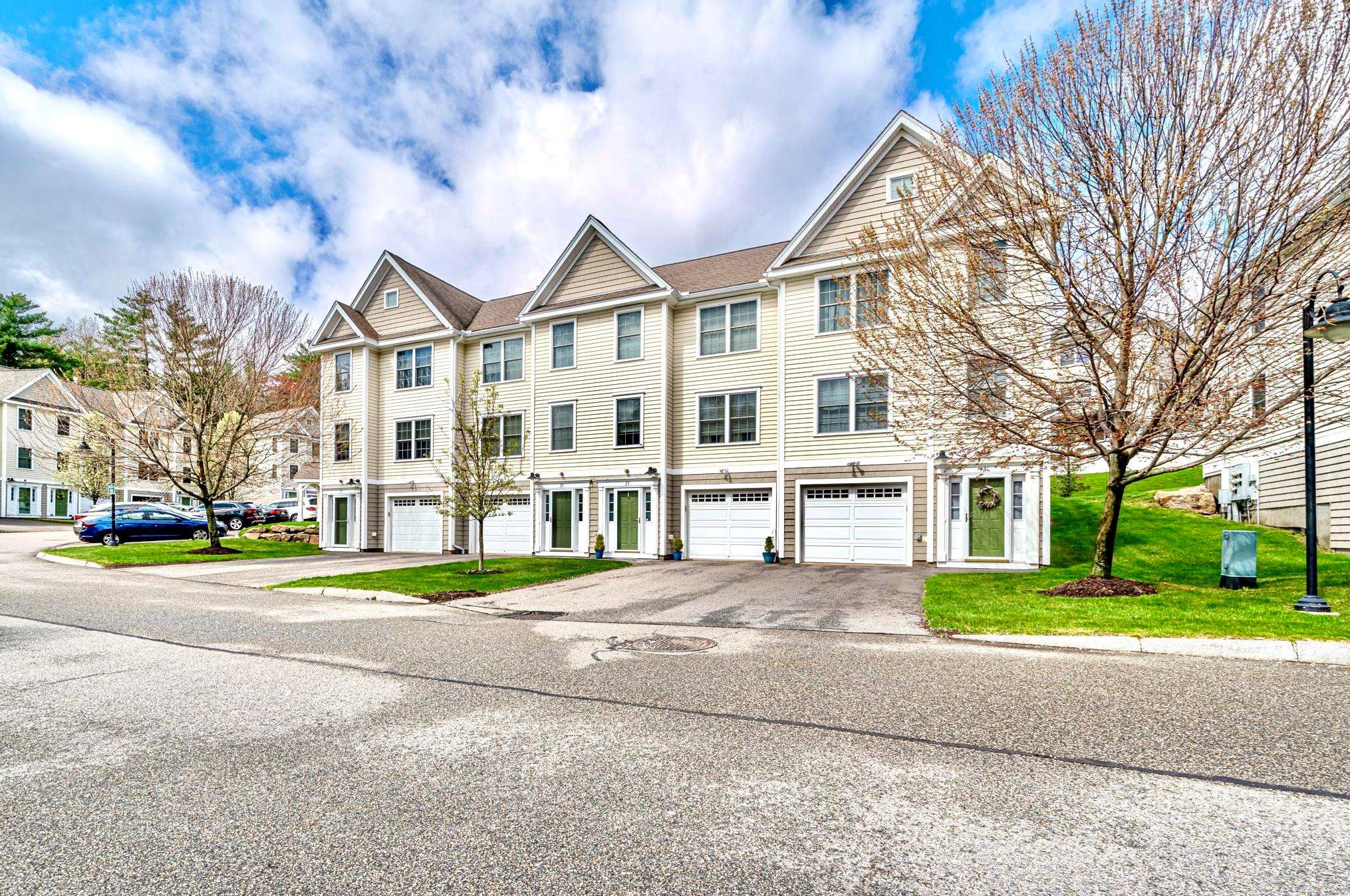 27 Hartshorn Way, Manchester NH 03109-5241 exterior