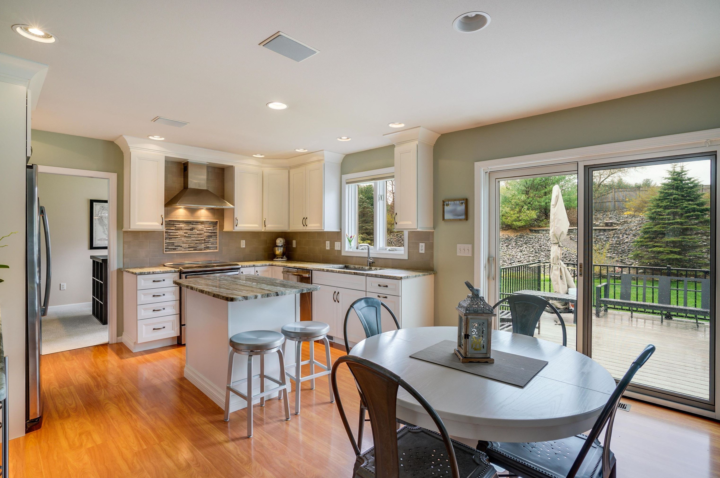 4 Macintosh Dr, Londonderry, NH 03053