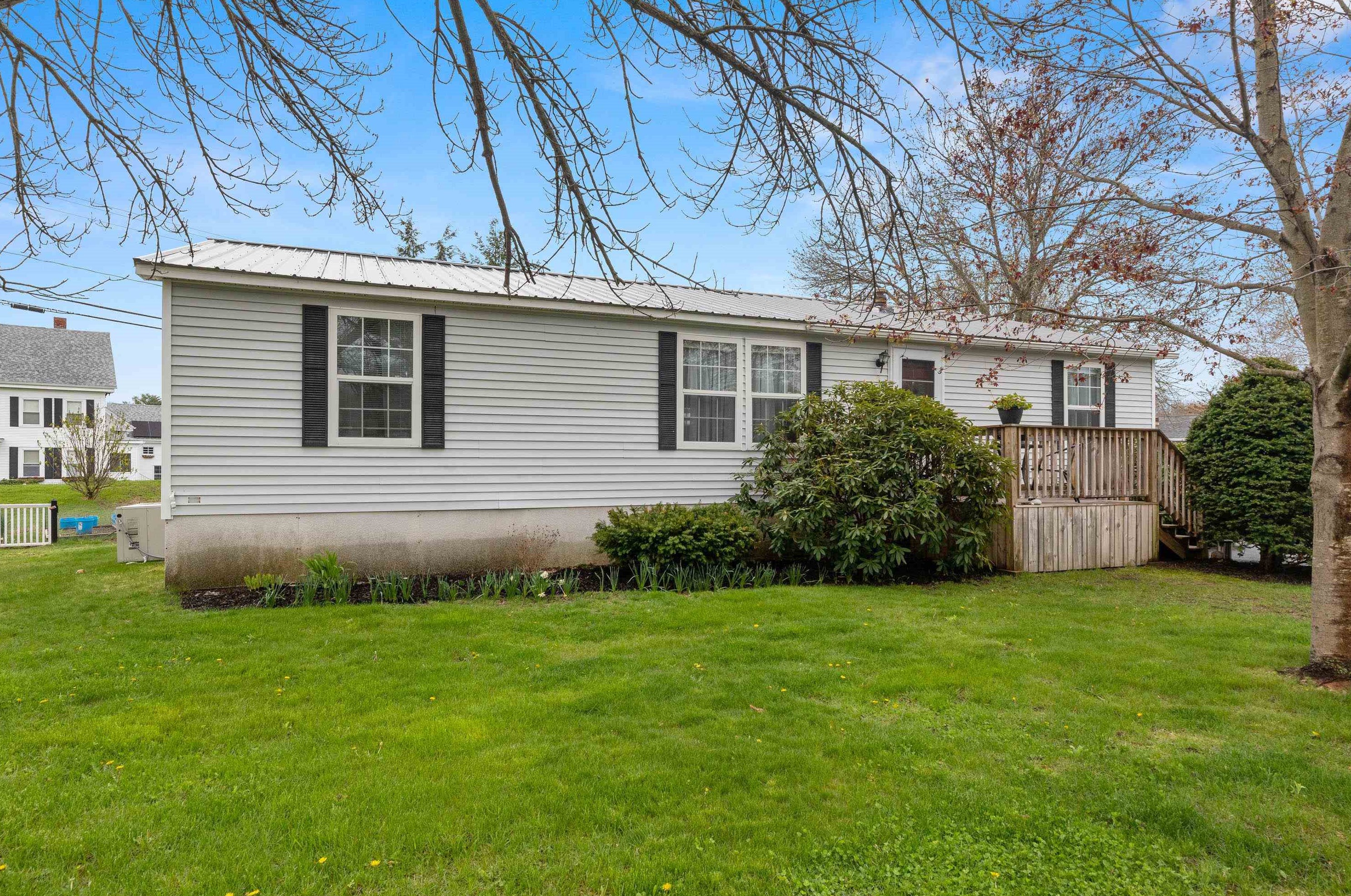 1 Aberdeen Dr, Stratham, NH 03885