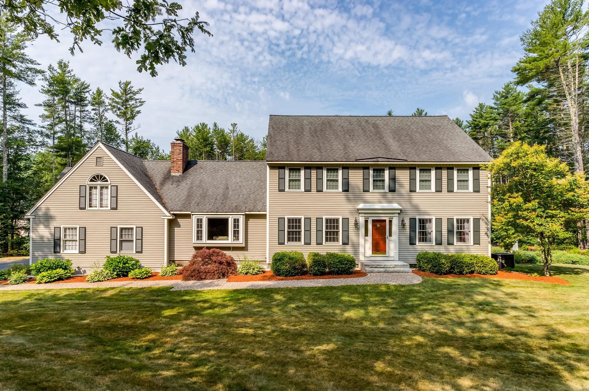 35 Bracken Cir, Manchester, NH 03110-4616