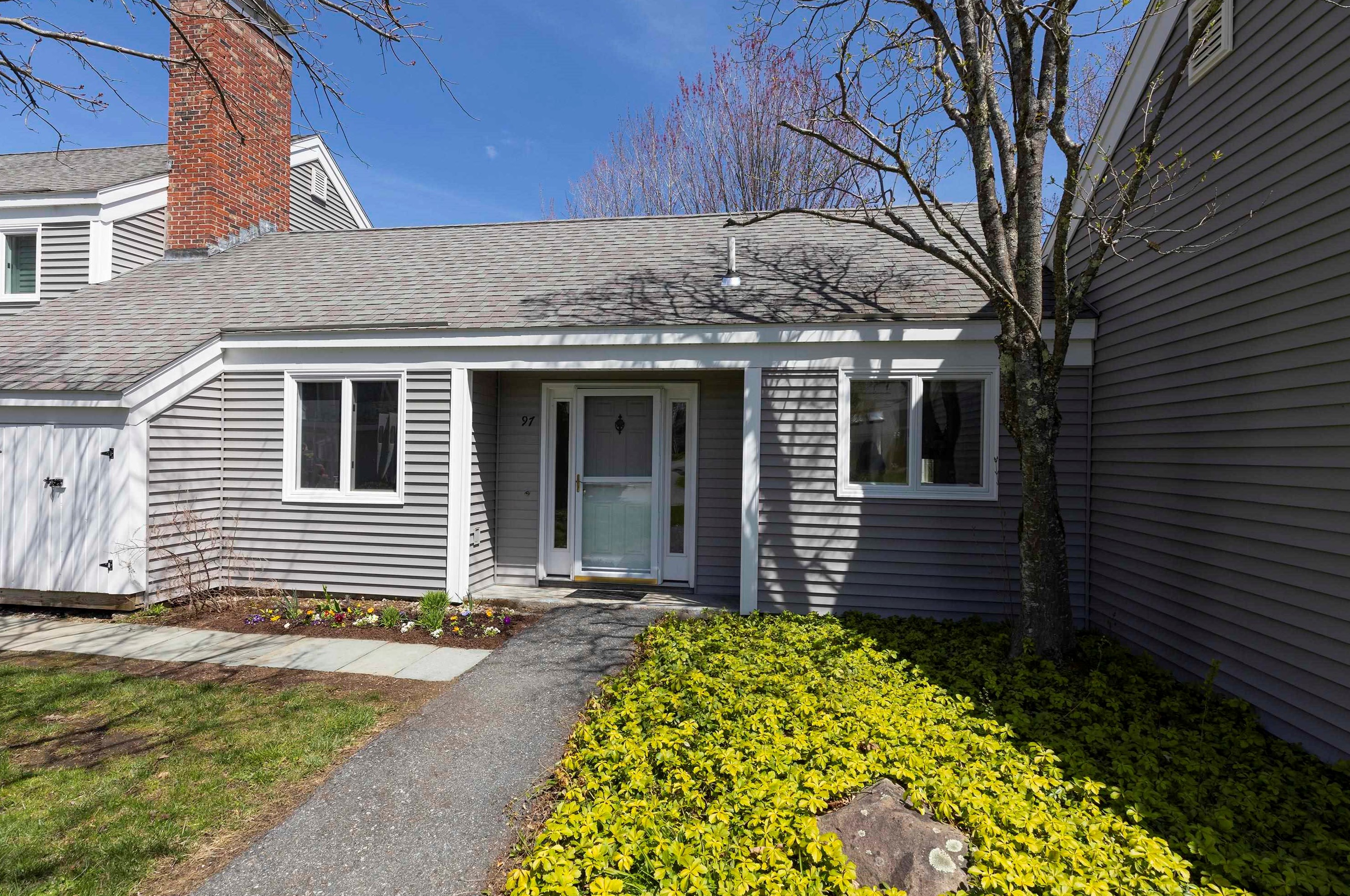 97 Hilltop Pl, New London, NH 03257