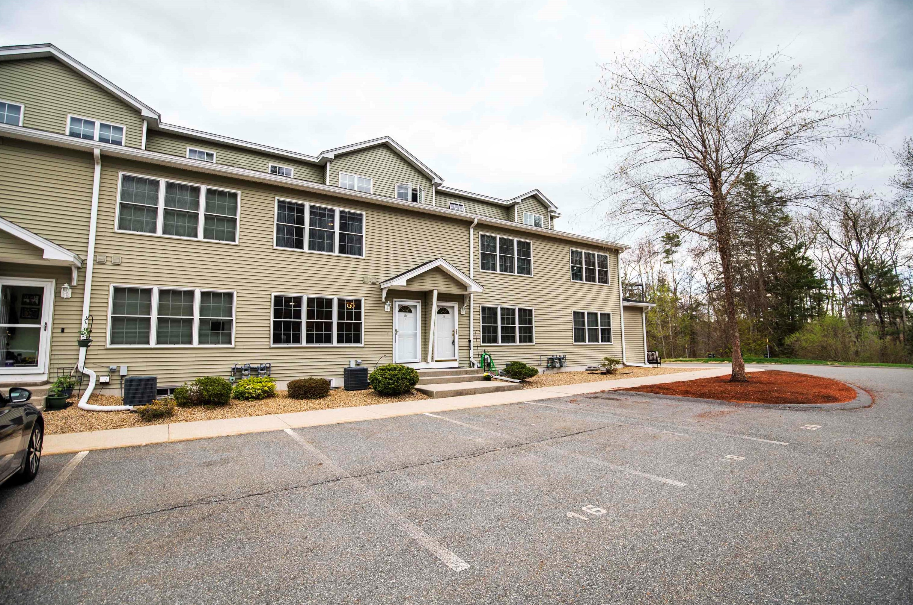 16 Steeple Chase Rd, Hampstead, NH 03841