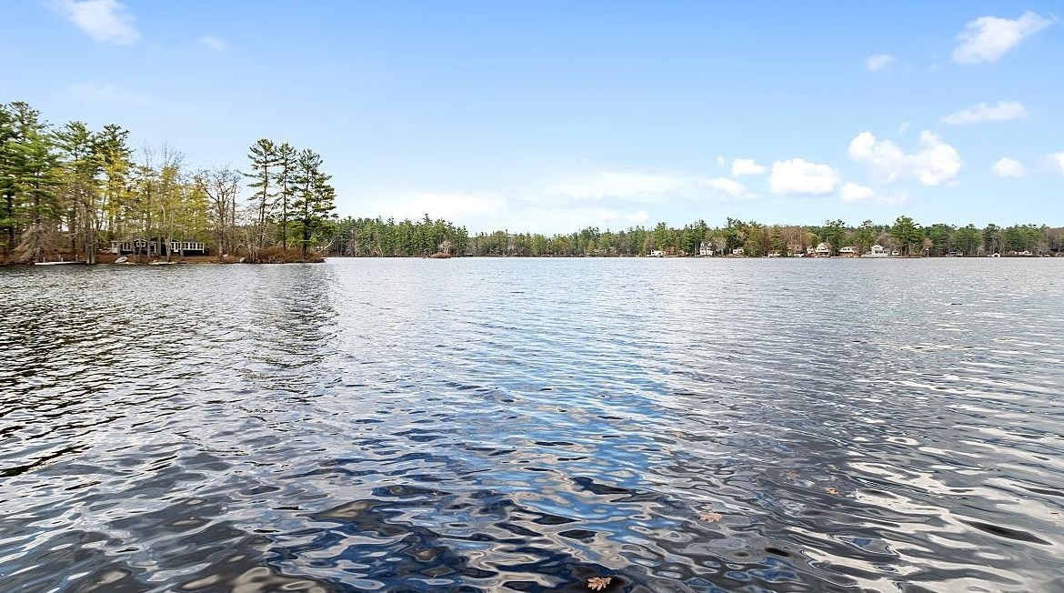 75 Conleys Grove Rd, Derry, NH 03038