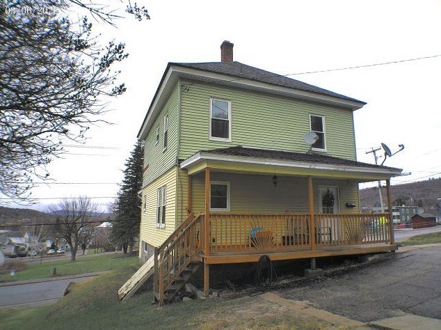 222 Grafton St, Berlin NH  03570-3211 exterior