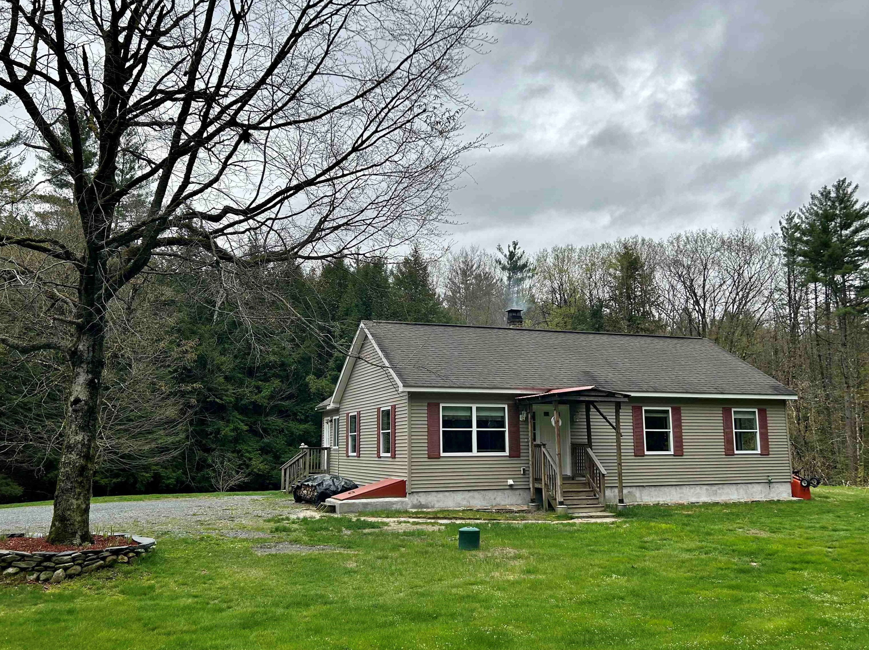 113 Stage Rd, Unity, NH 03603