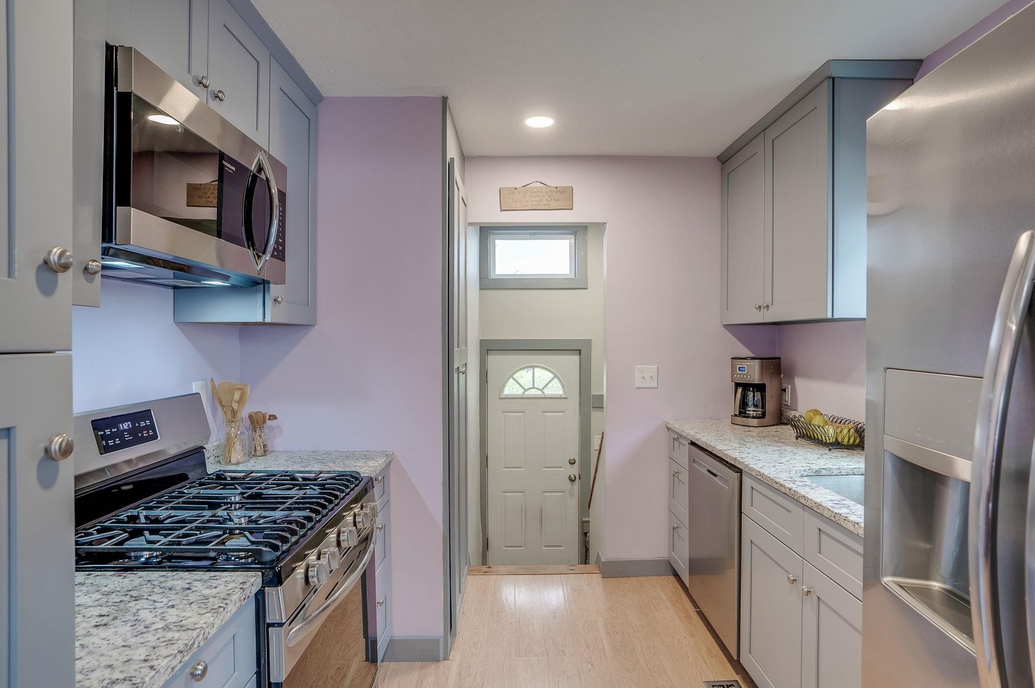 252 Lake St, Nashua NH  03060-4133 exterior