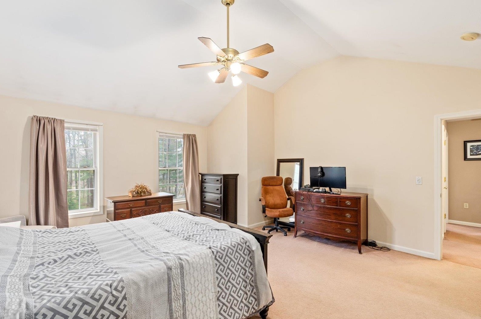 57 Kienia Rd, Hudson NH  03051-3146 exterior