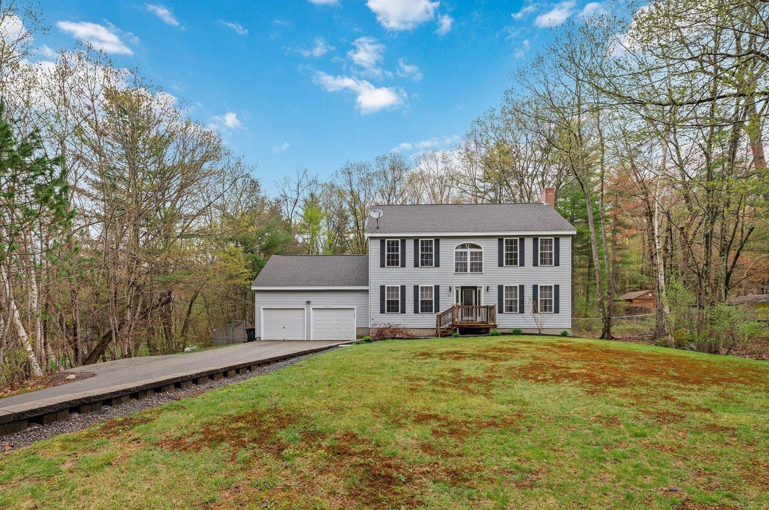 57 Kienia Rd, Hudson NH  03051-3146 exterior