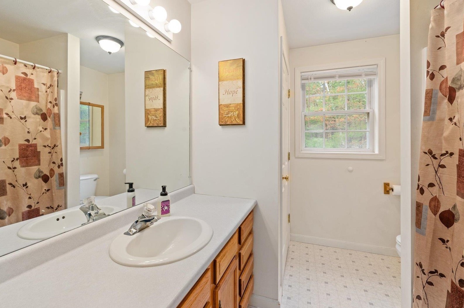 57 Kienia Rd, Hudson NH  03051-3146 exterior